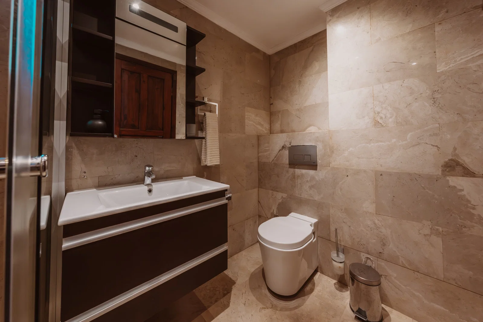 Kalkan’da Deniz Manzaralı, Korunaklı Havuzlu, 9 Kişilik, Ekonomik Villa