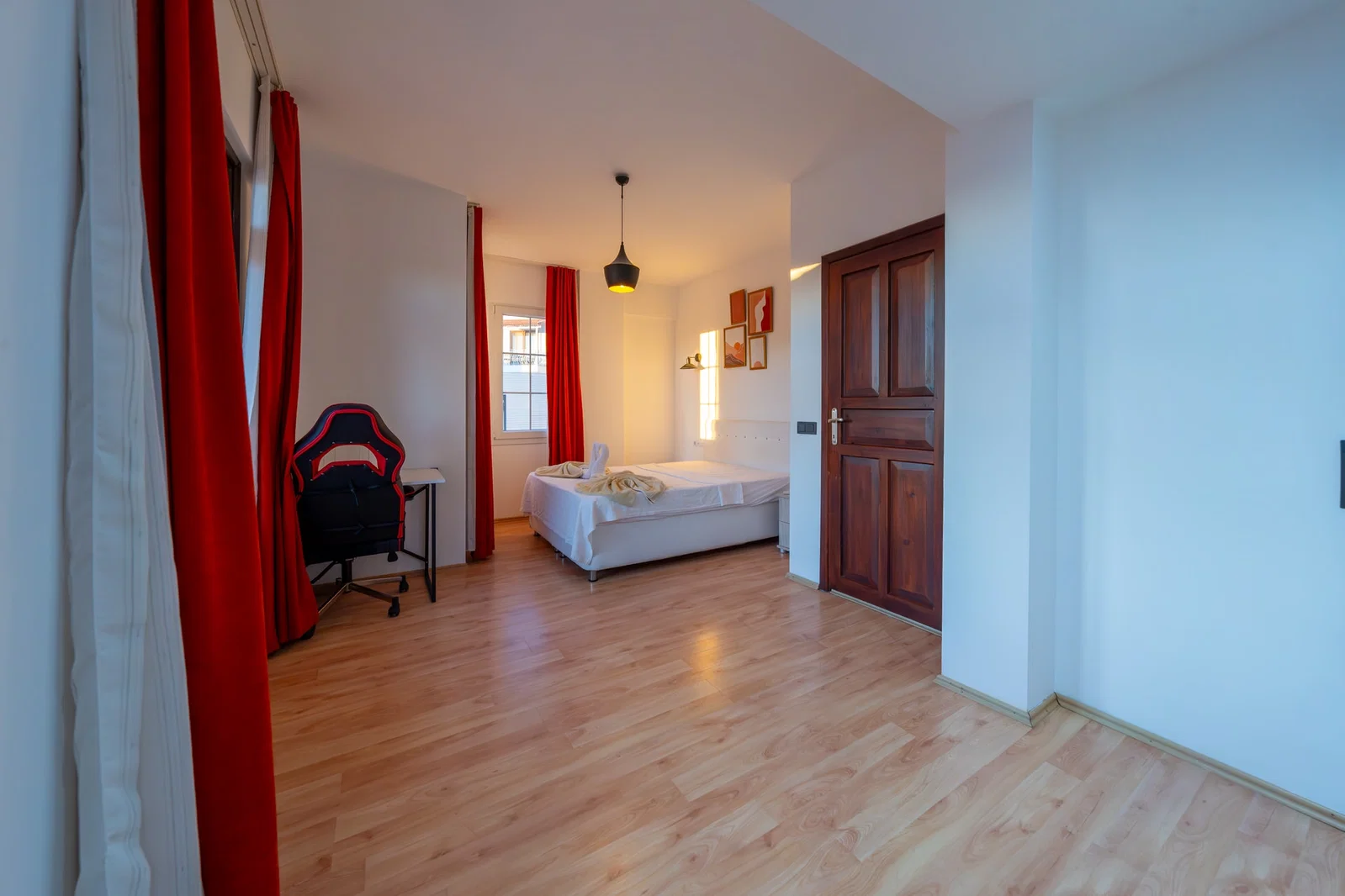 Kalkan’da Deniz Manzaralı, Korunaklı Havuzlu, 9 Kişilik, Ekonomik Villa