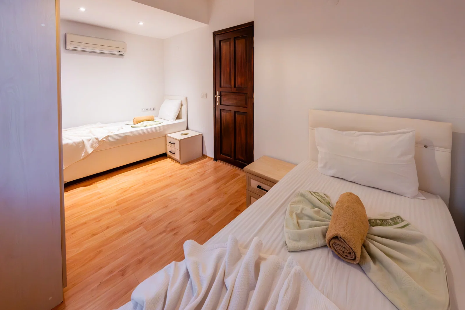 Kalkan’da Deniz Manzaralı, Korunaklı Havuzlu, 9 Kişilik, Ekonomik Villa