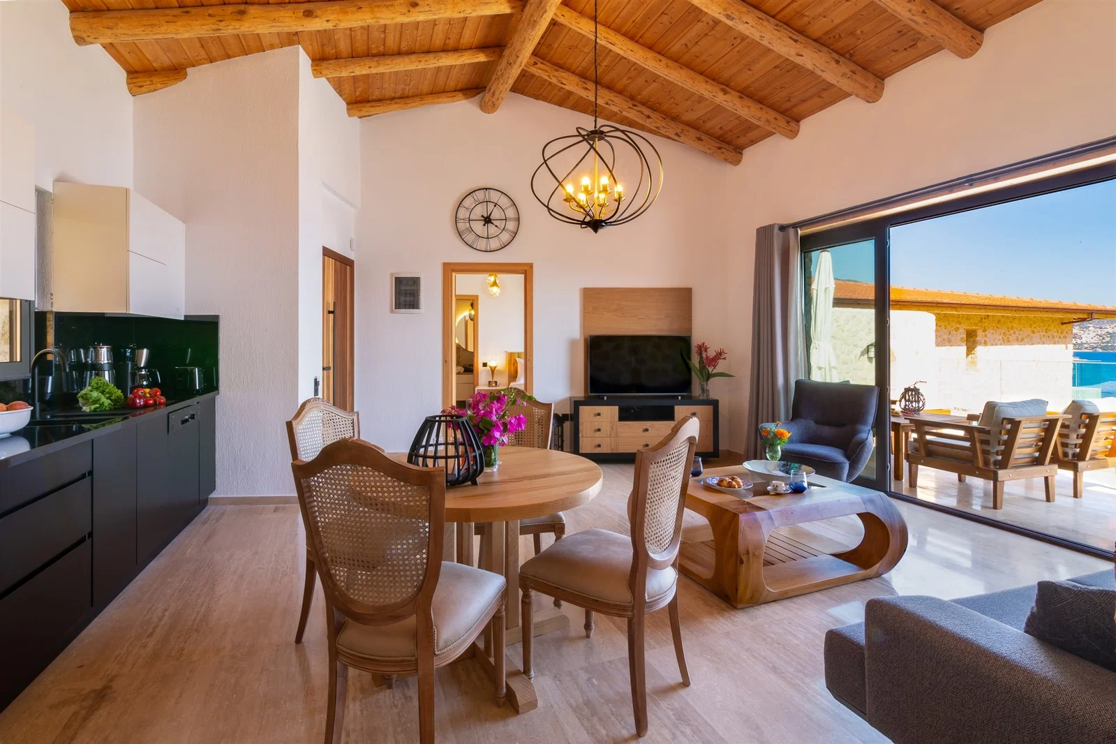 Kalkan’da Deniz Manzaralı, Isıtmalı Havuzlu, 4 Kişilik, Lüks Villa