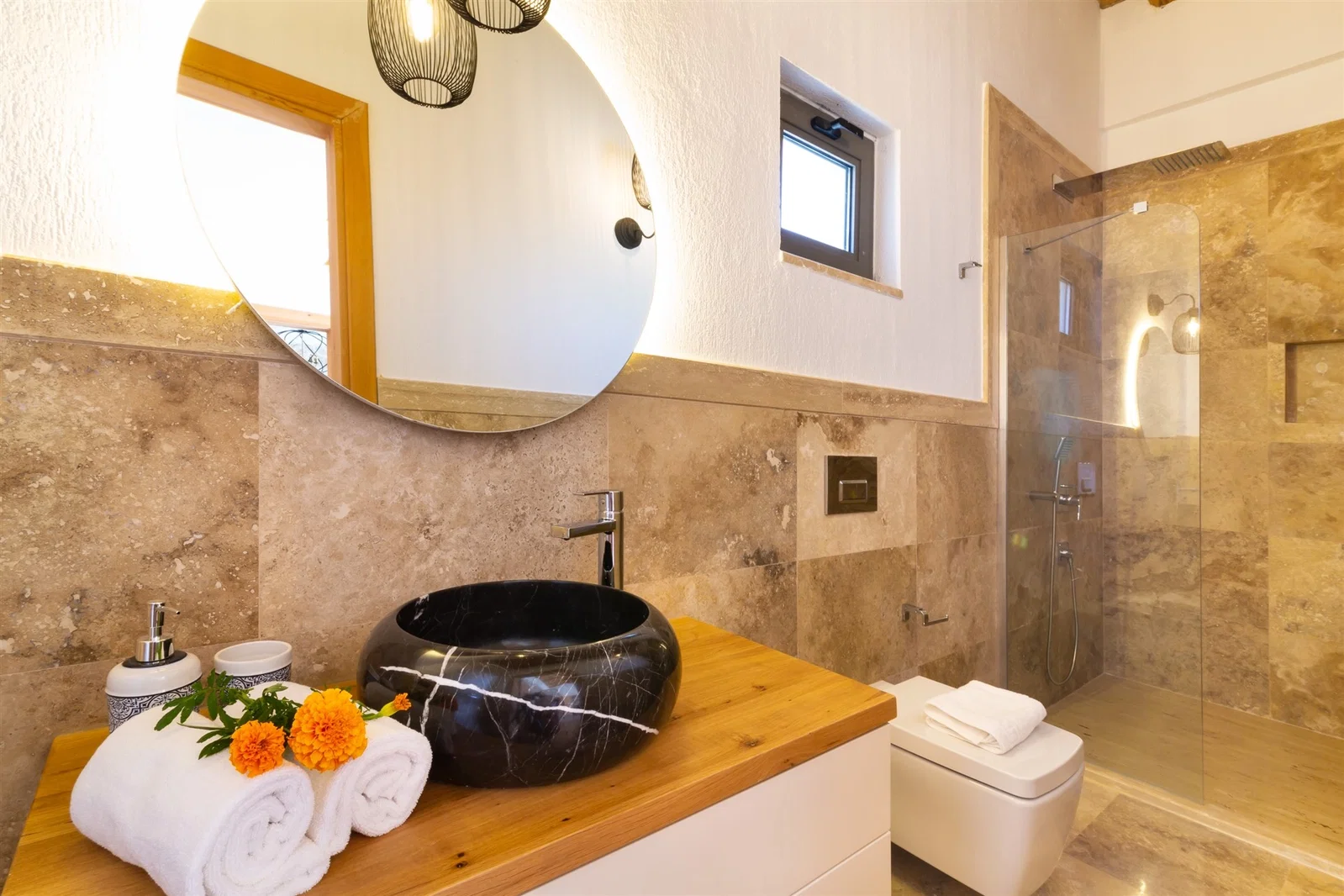 Kalkan’da Deniz Manzaralı, Isıtmalı Havuzlu, 4 Kişilik, Lüks Villa
