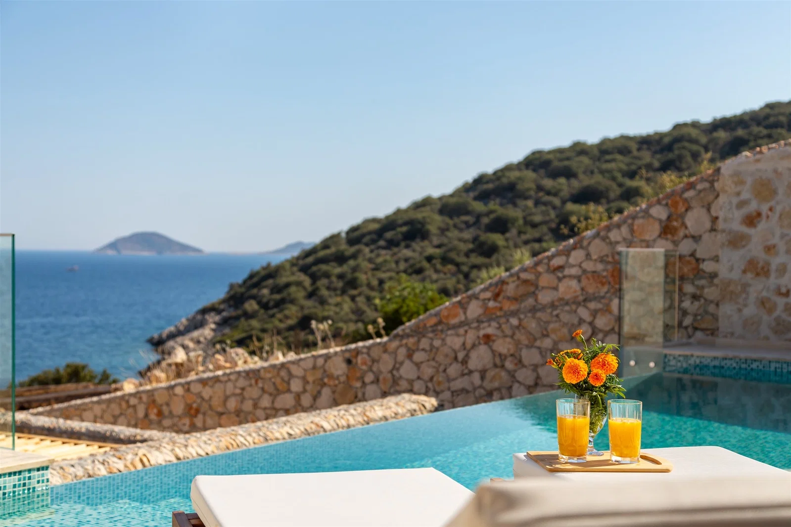 Kalkan’da Deniz Manzaralı, Isıtmalı Havuzlu, 4 Kişilik, Lüks Villa