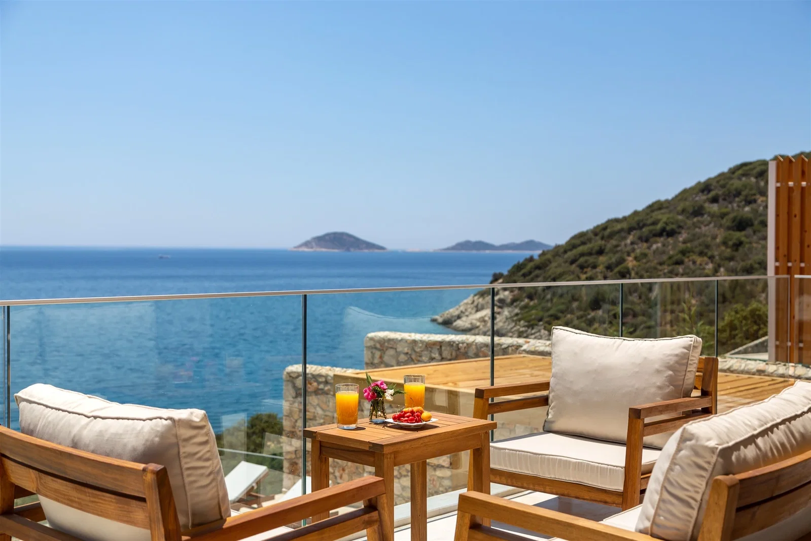 Kalkan’da Merkeze Yakın, Isıtmalı Havuzlu, 8 Kişilik, Lüks Villa