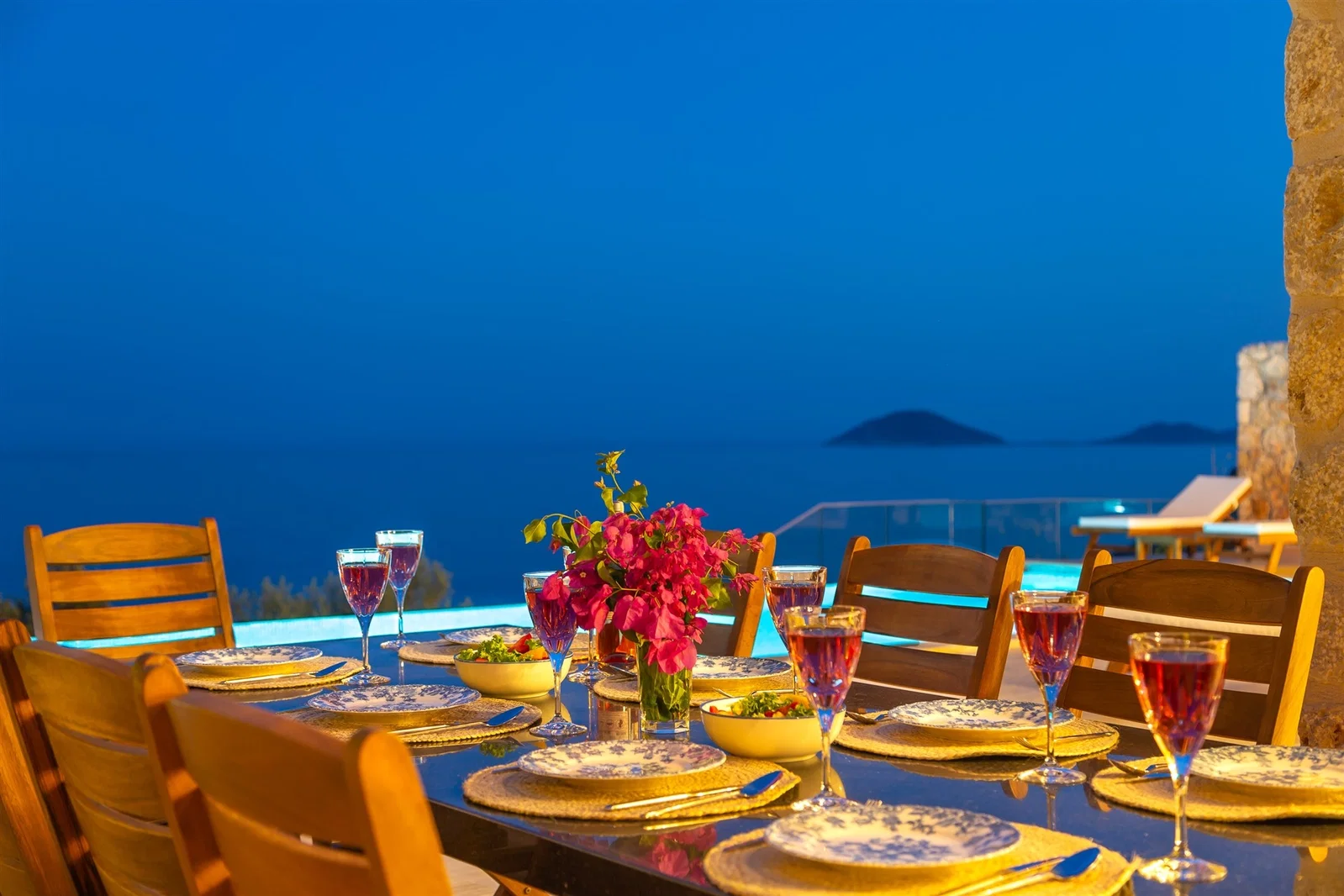 Kalkan’da Merkeze Yakın, Isıtmalı Havuzlu, 8 Kişilik, Lüks Villa
