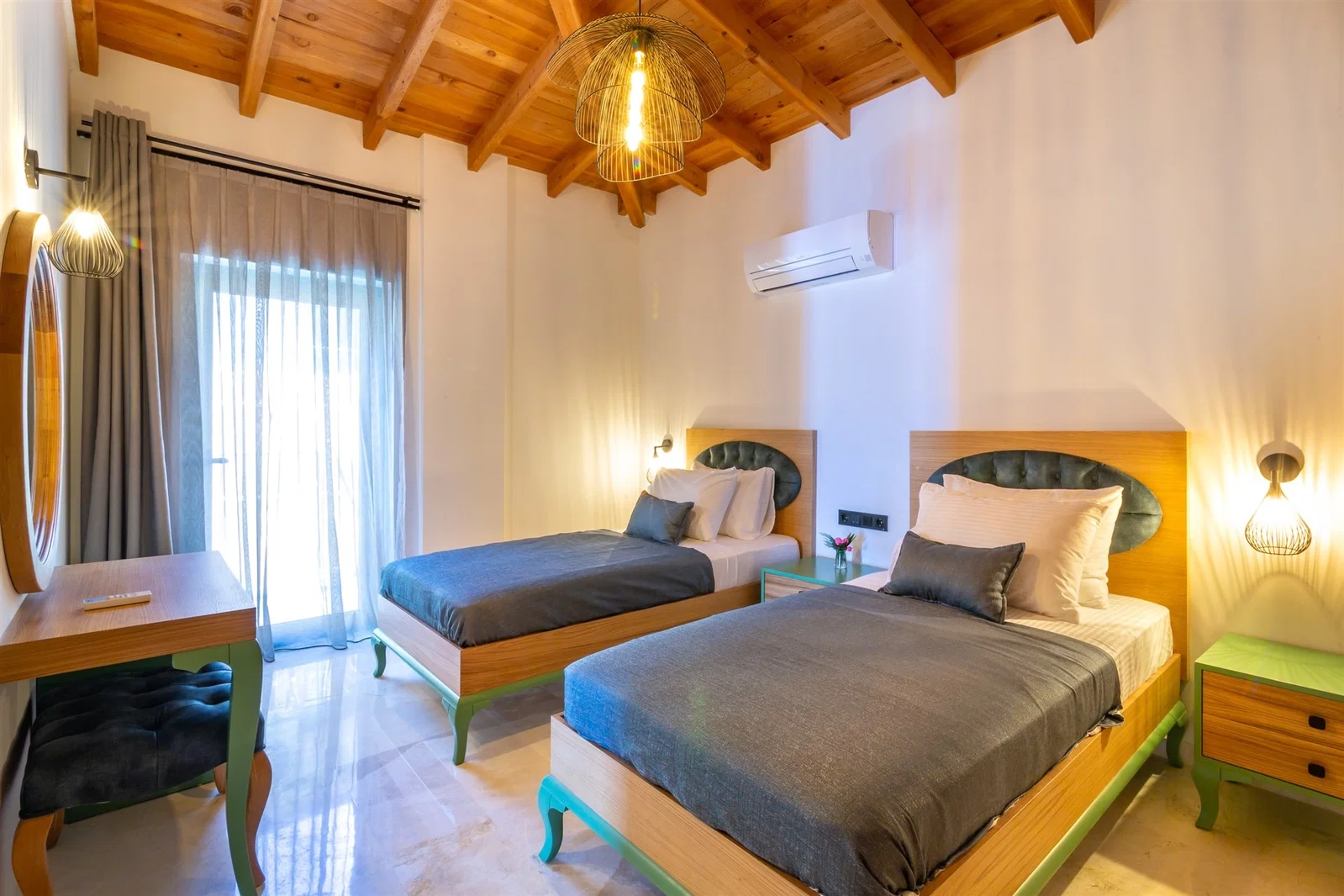 Kalkan’da Merkeze Yakın, Isıtmalı Havuzlu, 8 Kişilik, Lüks Villa