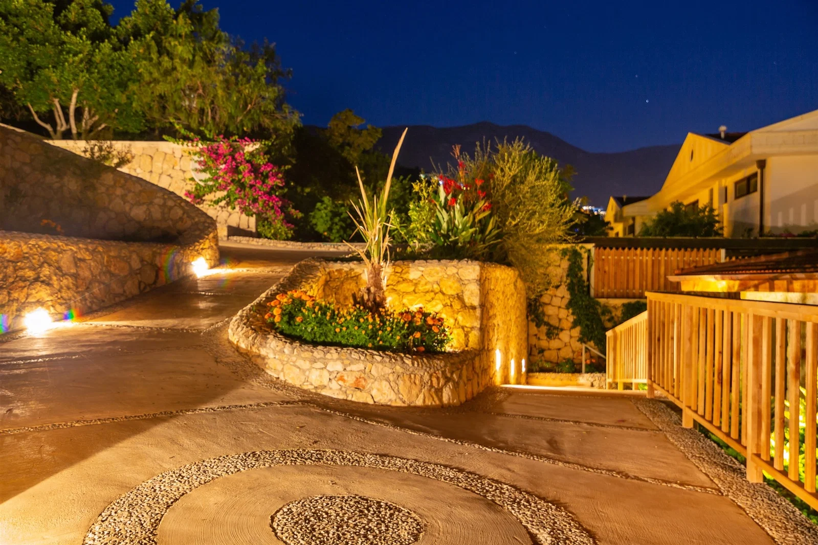Kalkan’da Merkeze Yakın, Isıtmalı Havuzlu, 8 Kişilik, Lüks Villa