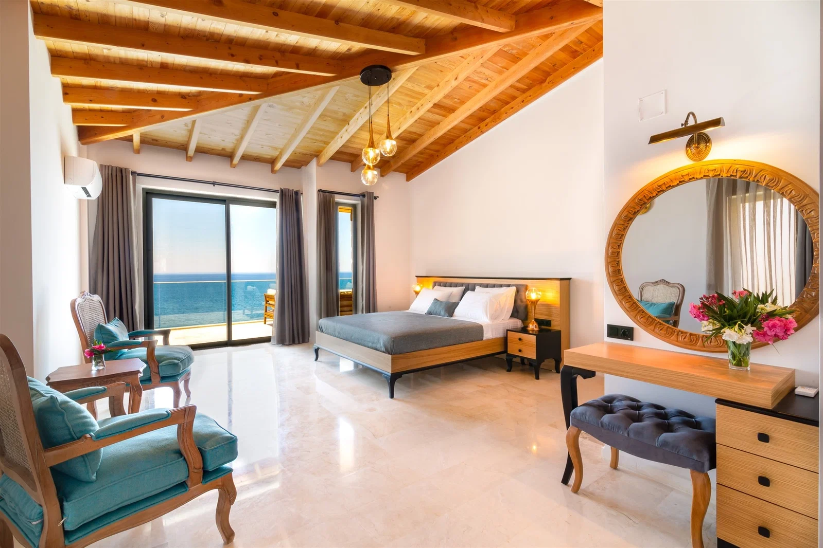 Kalkan’da Merkeze Yakın, Isıtmalı Havuzlu, 8 Kişilik, Lüks Villa