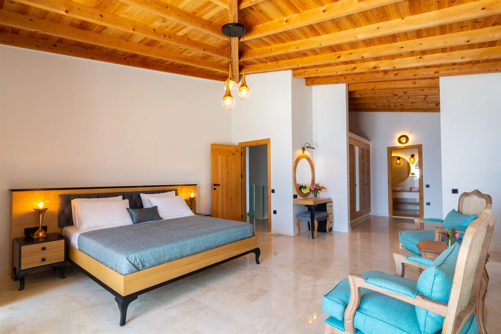 Kalkan’da Merkeze Yakın, Isıtmalı Havuzlu, 8 Kişilik, Lüks Villa