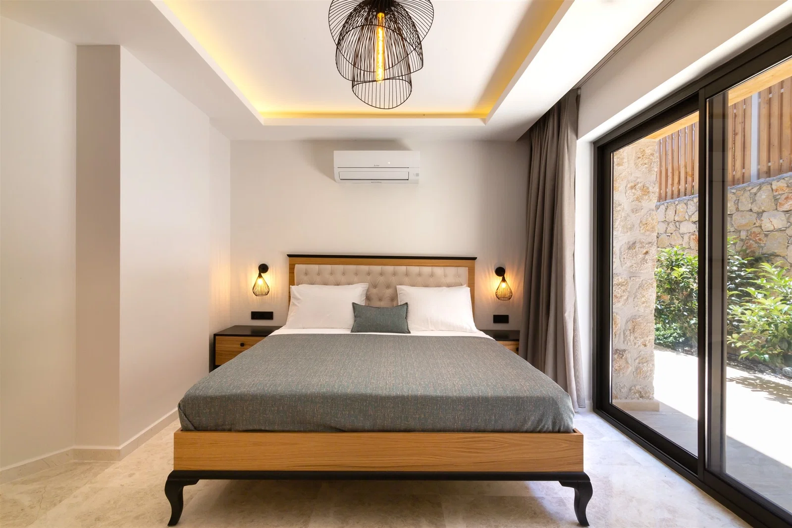 Kalkan’da Merkeze Yakın, Isıtmalı Havuzlu, 8 Kişilik, Lüks Villa
