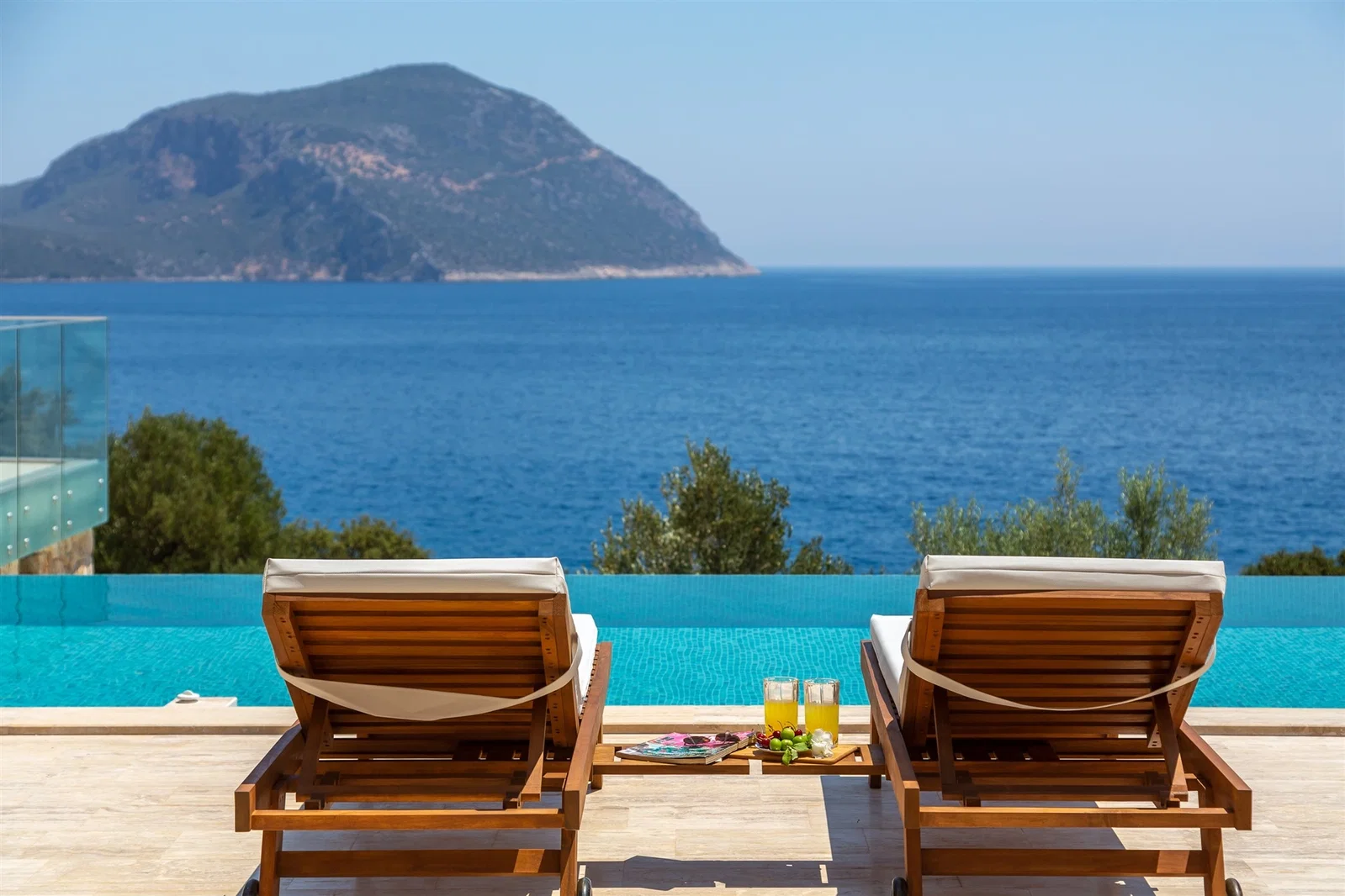 Kalkan’da Merkeze Yakın, Isıtmalı Havuzlu, 8 Kişilik, Lüks Villa