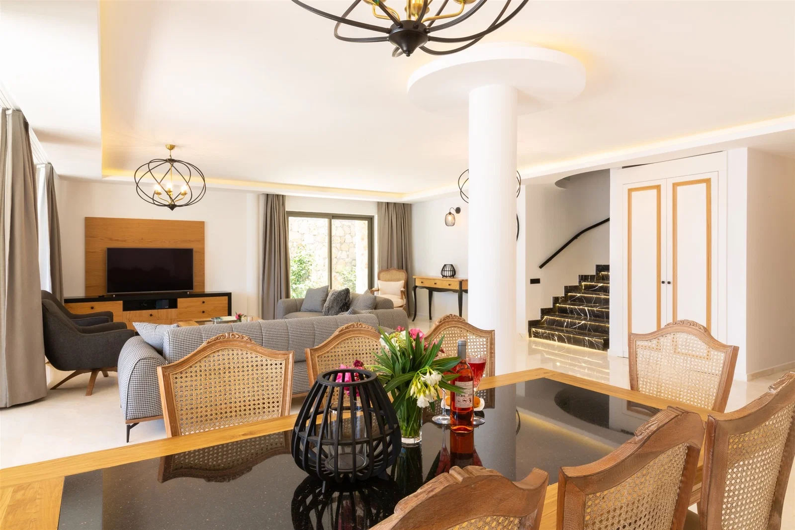 Kalkan’da Merkeze Yakın, Isıtmalı Havuzlu, 8 Kişilik, Lüks Villa