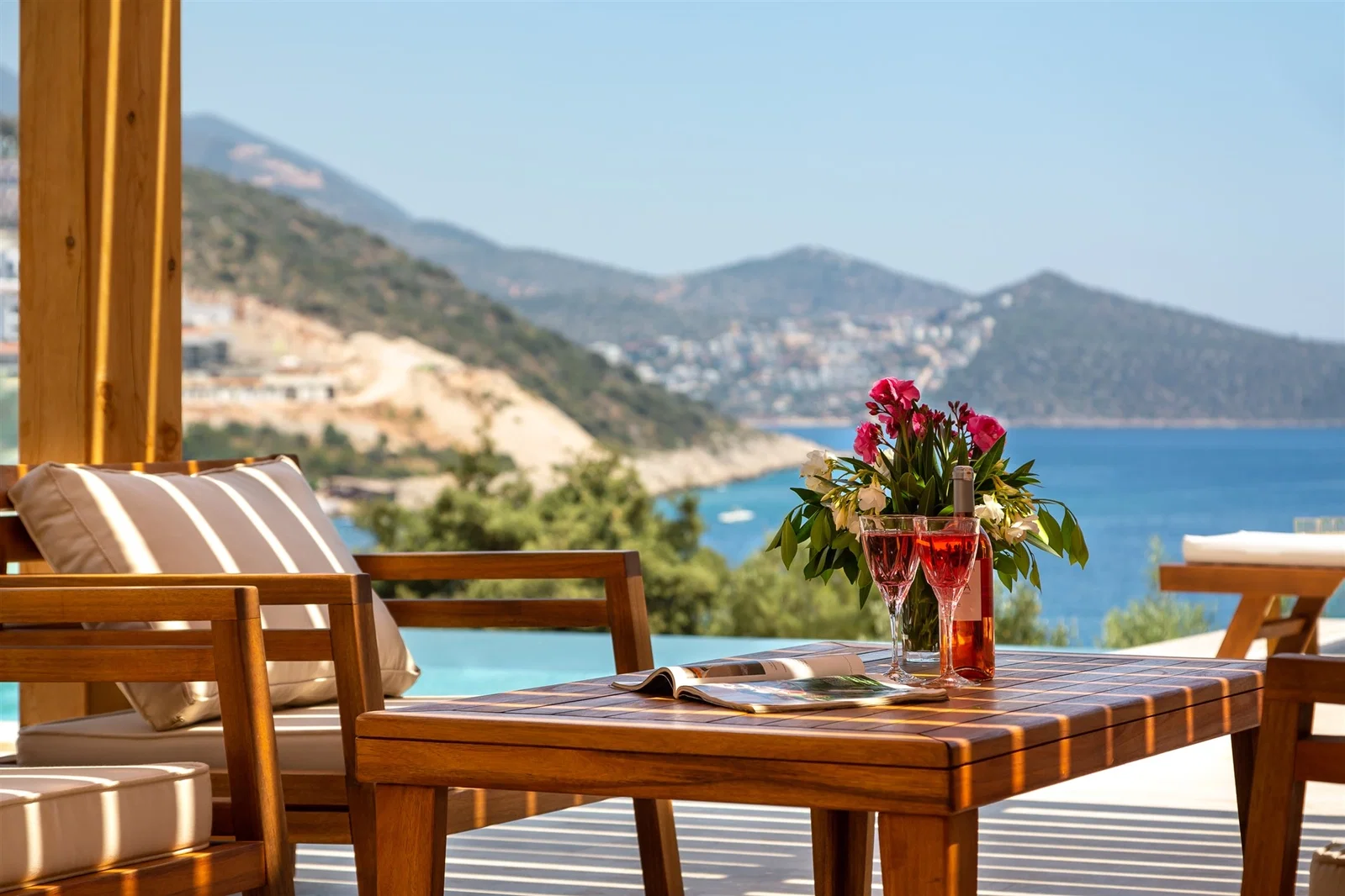 Kalkan’da Merkeze Yakın, Isıtmalı Havuzlu, 8 Kişilik, Lüks Villa