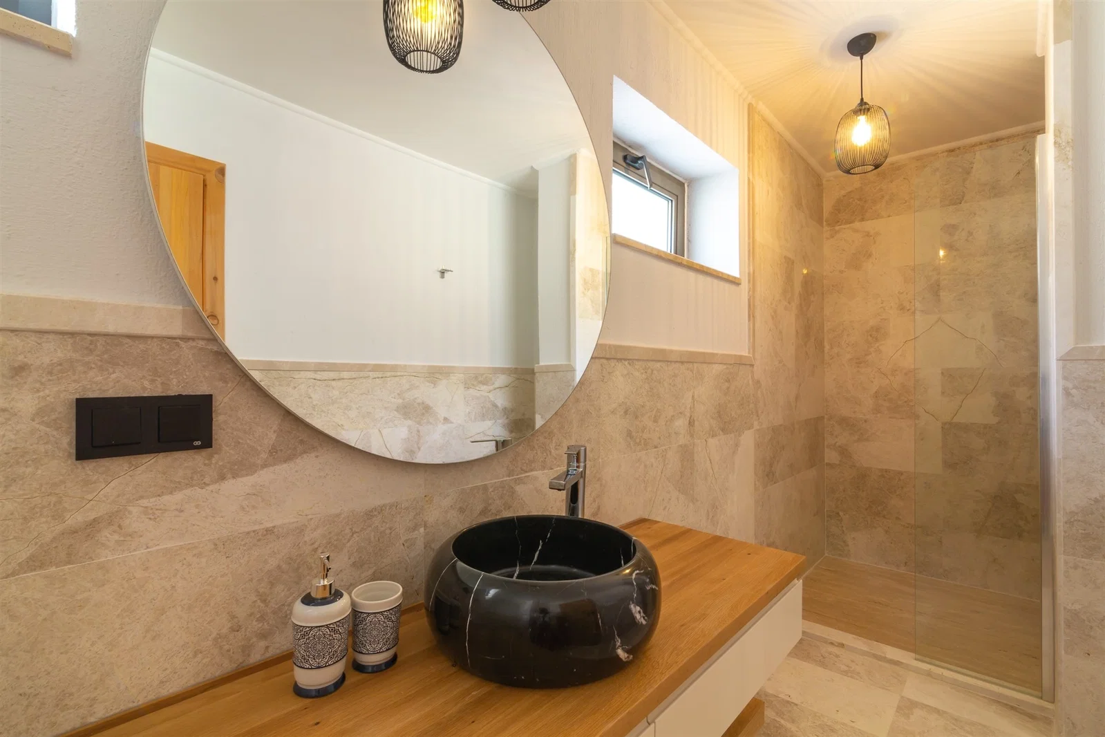 Kalkan’da Merkeze Yakın, Isıtmalı Havuzlu, 8 Kişilik, Lüks Villa
