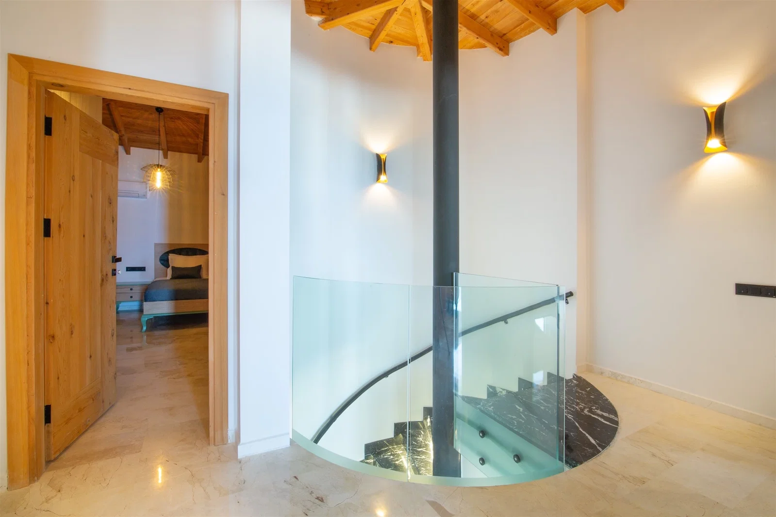 Kalkan’da Merkeze Yakın, Isıtmalı Havuzlu, 8 Kişilik, Lüks Villa