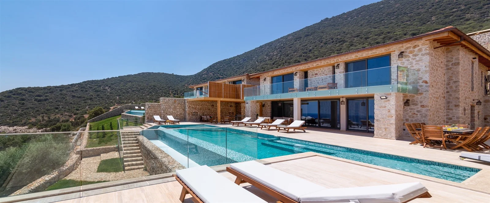 Kalkan’da Merkeze Yakın, Isıtmalı Havuzlu, 8 Kişilik, Lüks Villa