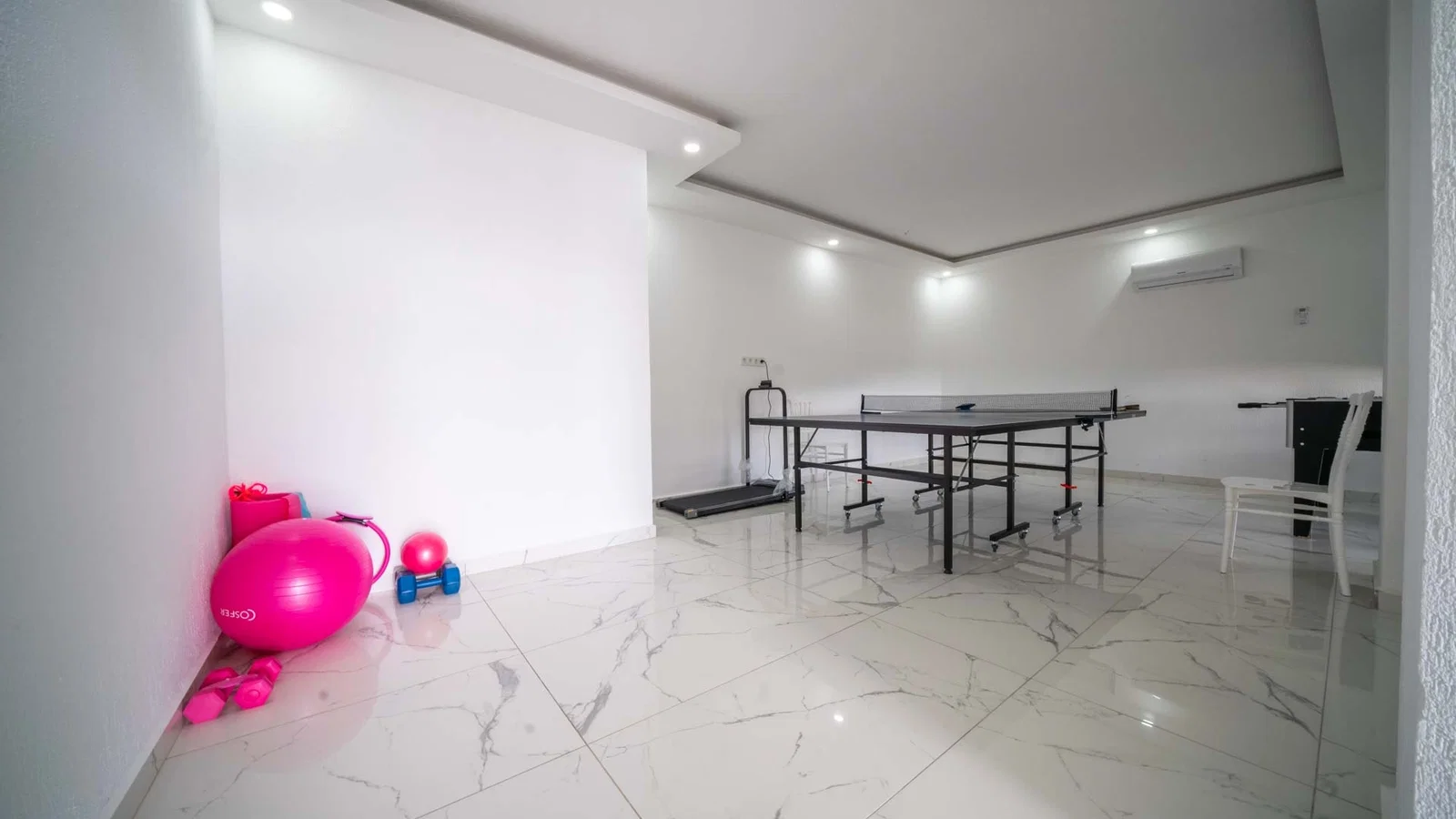 Kalkan’da Balayı Çiftlerine Uygun, Isıtmalı Havuzlu, 2 Yatak Odalı, Kiralık Villa