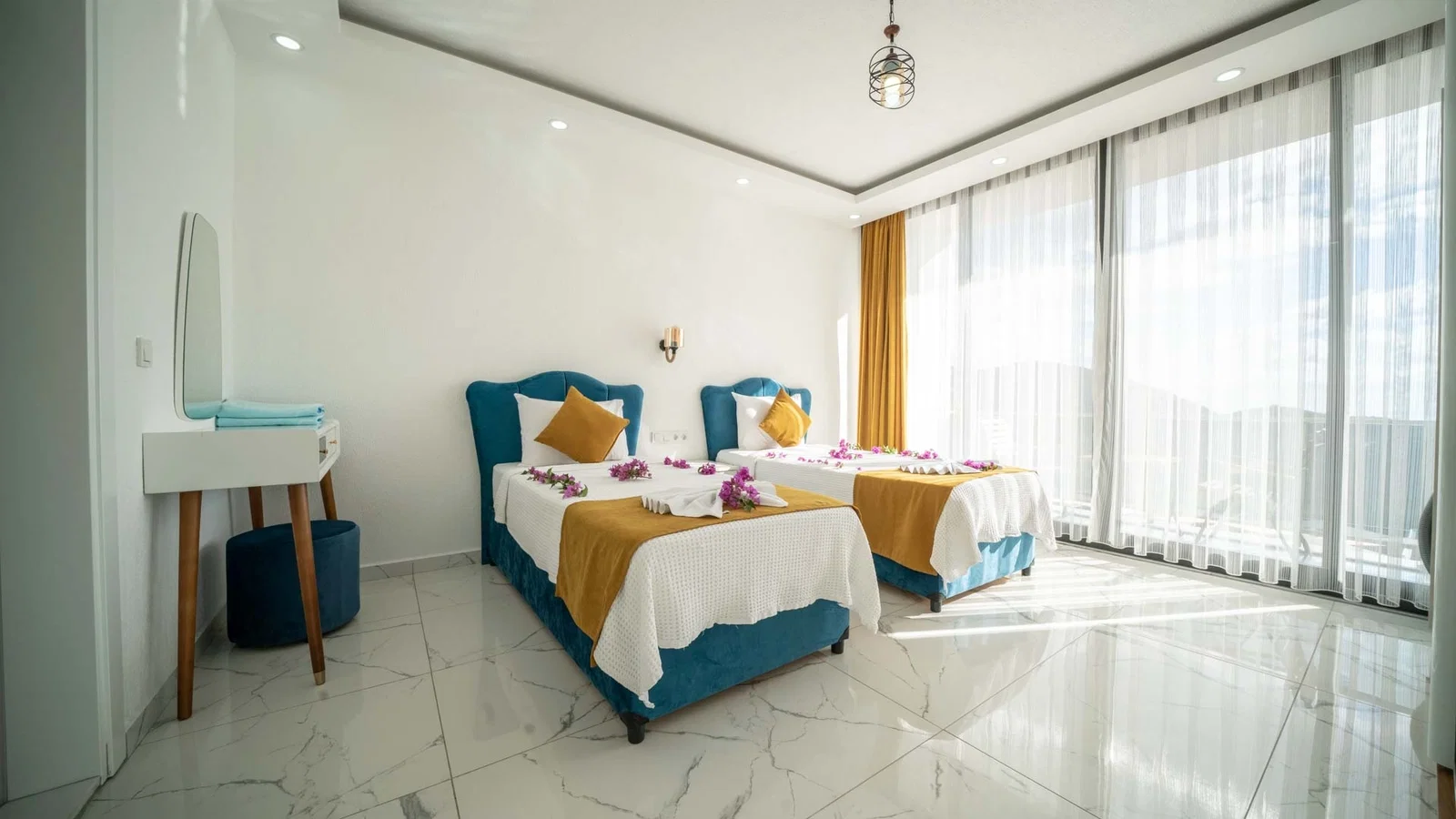Kalkan’da Balayı Çiftlerine Uygun, Isıtmalı Havuzlu, 2 Yatak Odalı, Kiralık Villa