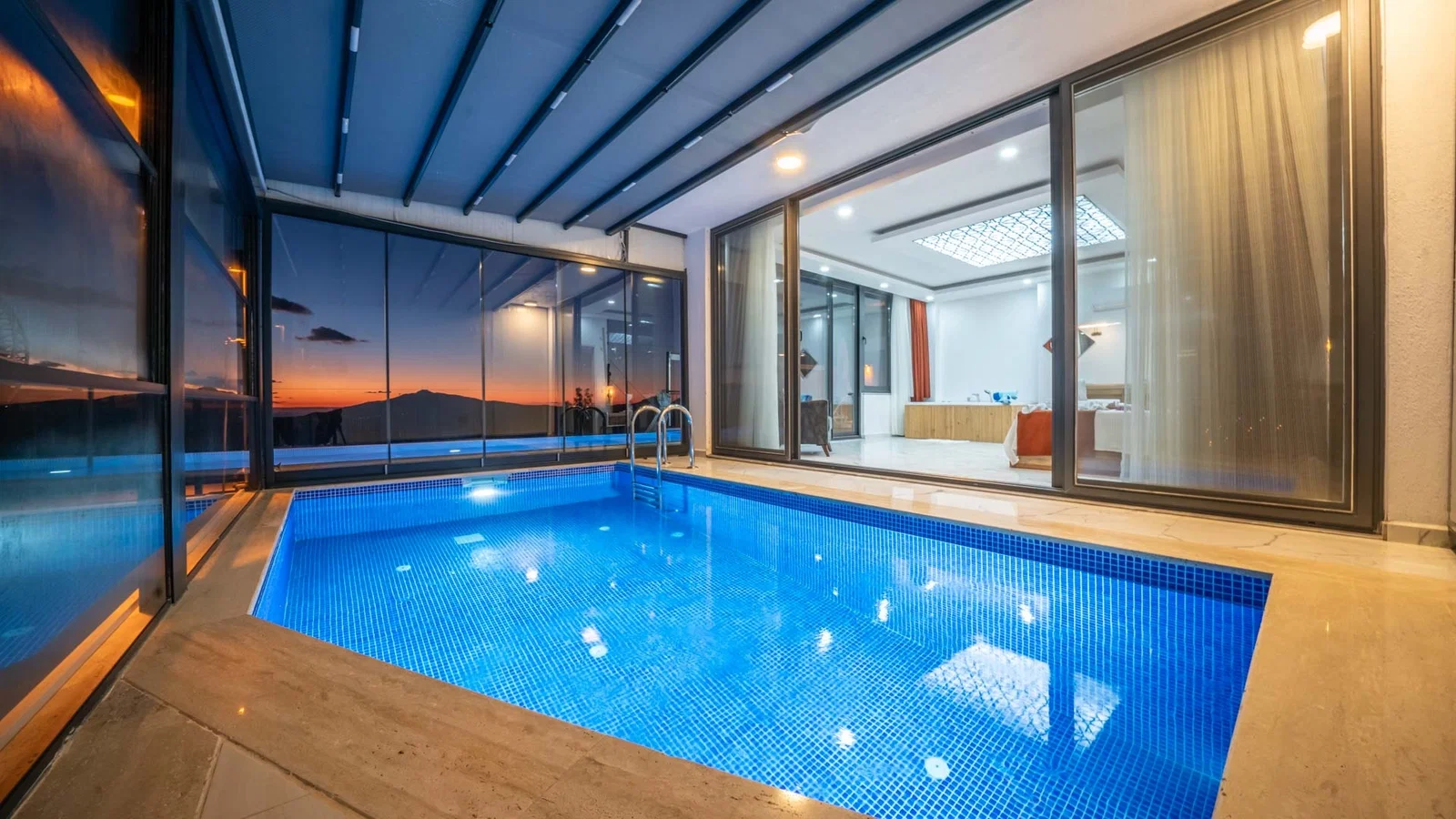 Kalkan’da Balayı Çiftlerine Uygun, Isıtmalı Havuzlu, 2 Yatak Odalı, Kiralık Villa