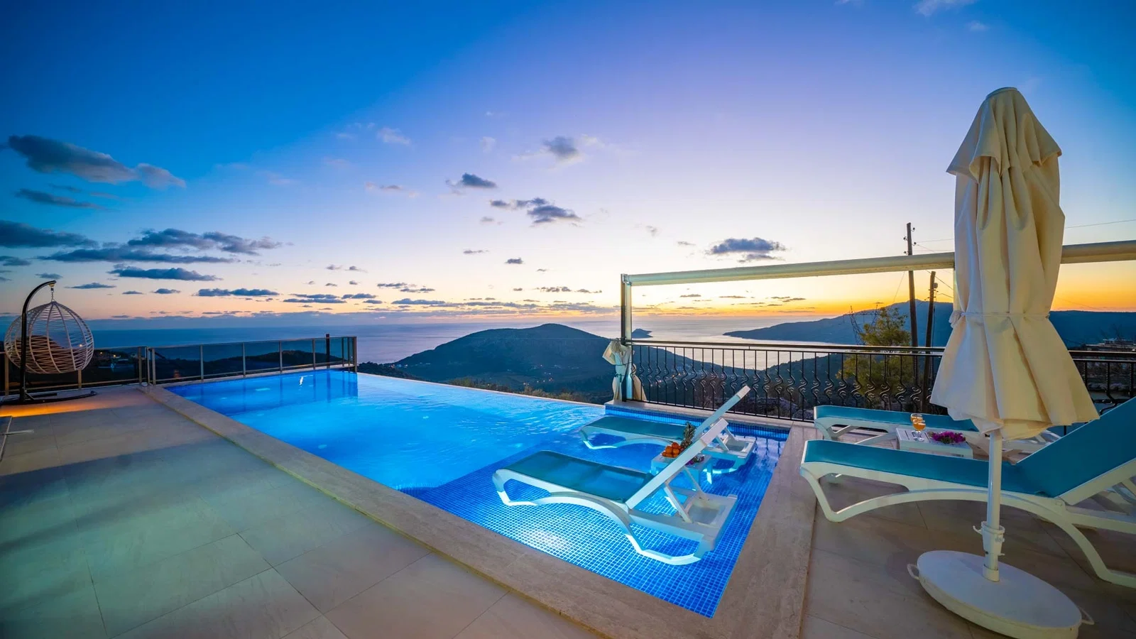 Kalkan’da Balayı Çiftlerine Uygun, Isıtmalı Havuzlu, 2 Yatak Odalı, Kiralık Villa