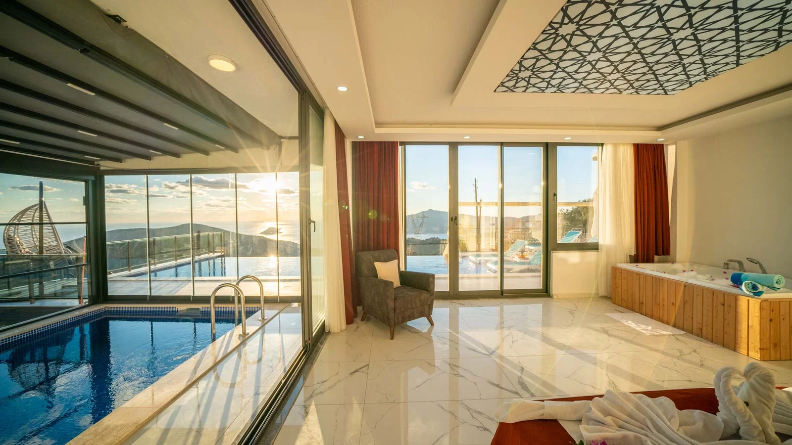 Kalkan’da Balayı Çiftlerine Uygun, Isıtmalı Havuzlu, 2 Yatak Odalı, Kiralık Villa