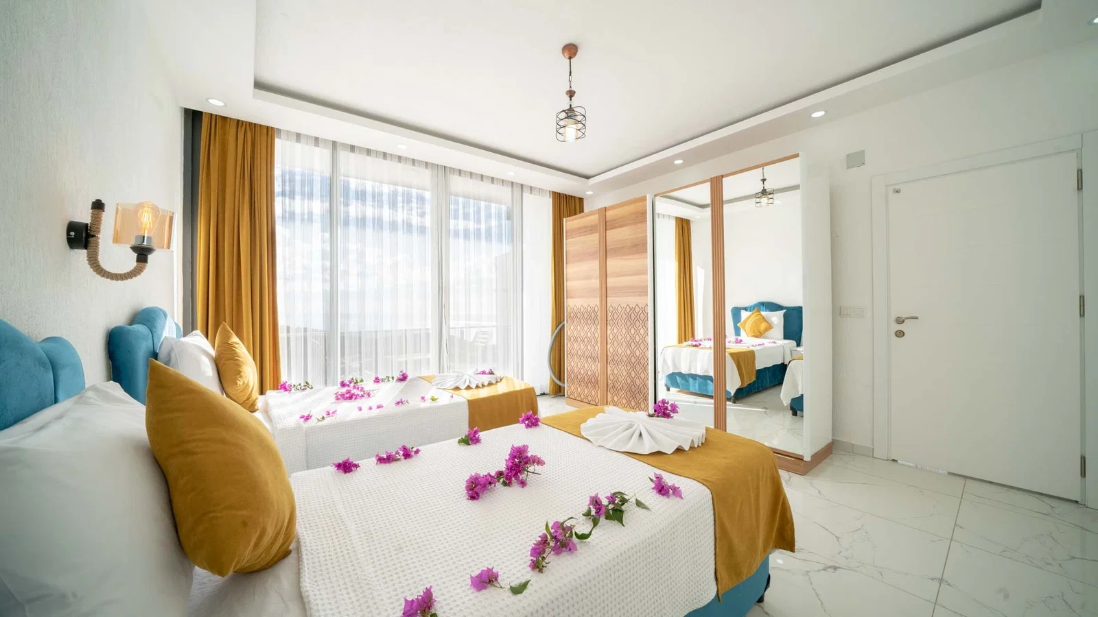 Kalkan’da Balayı Çiftlerine Uygun, Isıtmalı Havuzlu, 2 Yatak Odalı, Kiralık Villa
