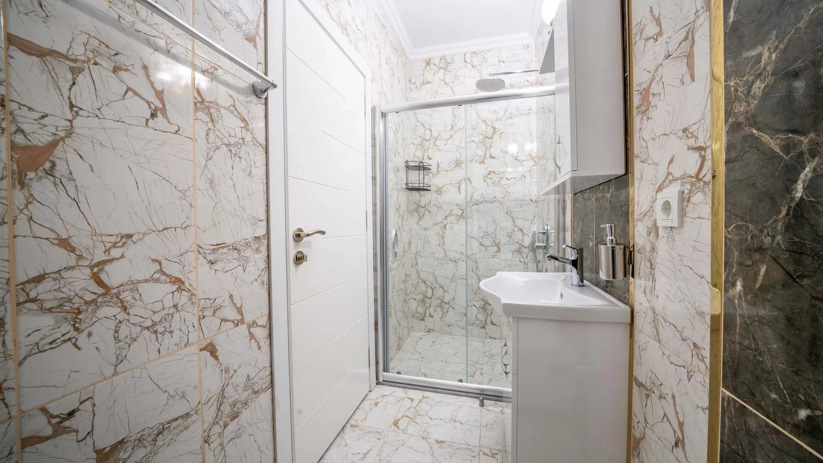 Kalkan’da Balayı Çiftlerine Uygun, Isıtmalı Havuzlu, 2 Yatak Odalı, Kiralık Villa