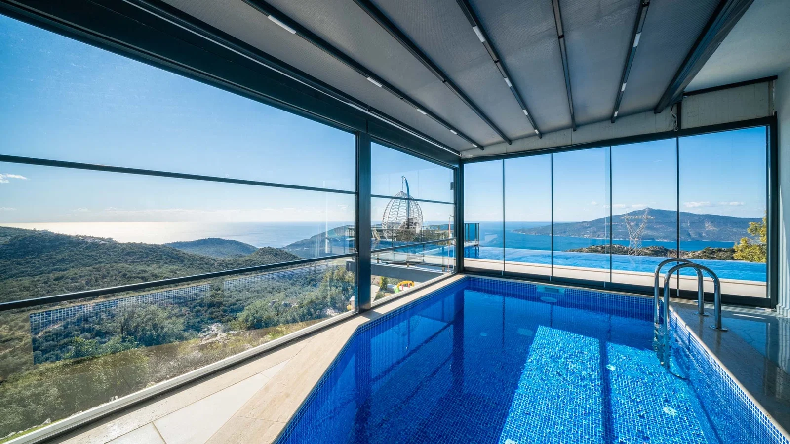 Kalkan’da Balayı Çiftlerine Uygun, Isıtmalı Havuzlu, 2 Yatak Odalı, Kiralık Villa