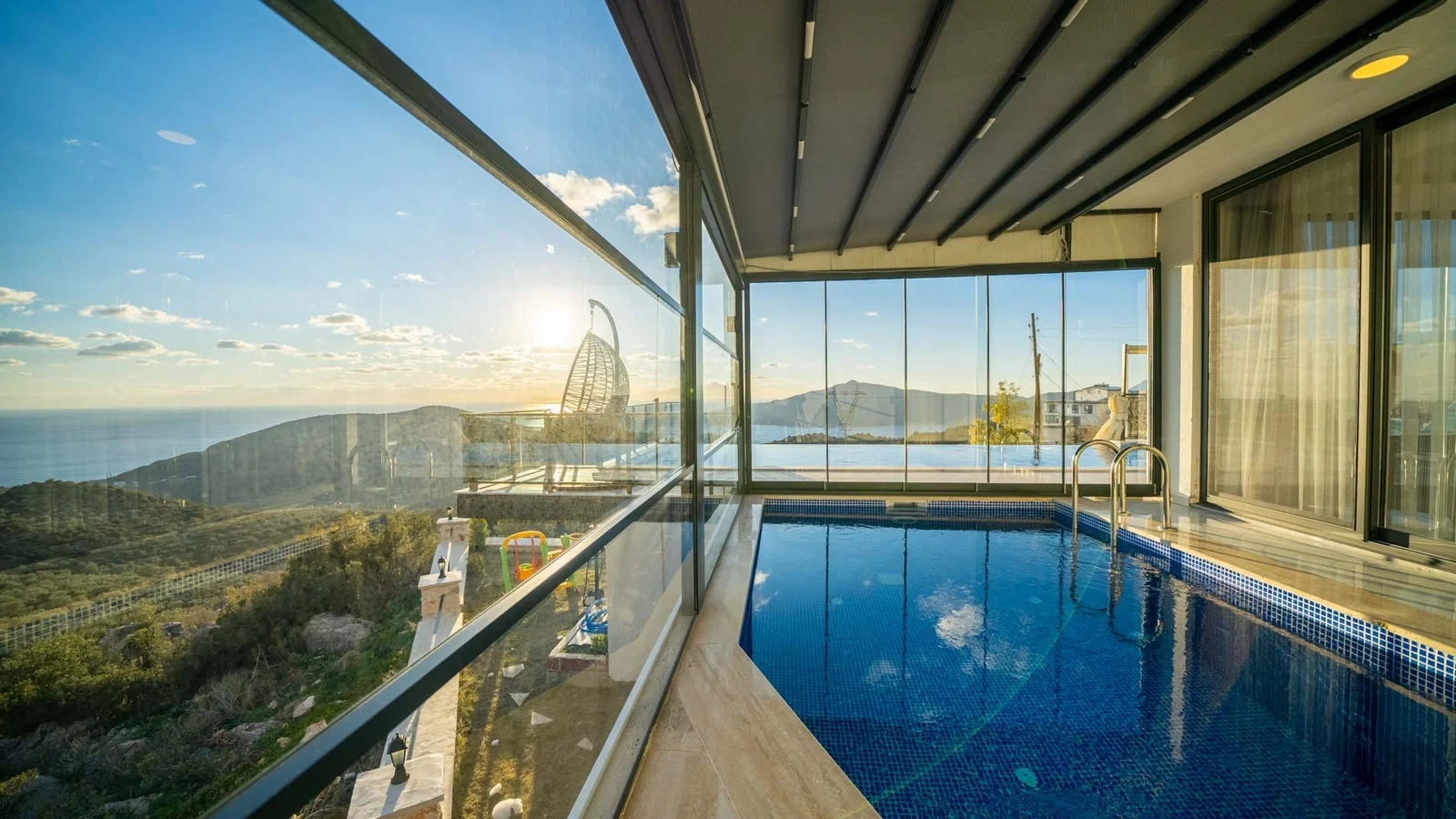 Kalkan’da Balayı Çiftlerine Uygun, Isıtmalı Havuzlu, 2 Yatak Odalı, Kiralık Villa