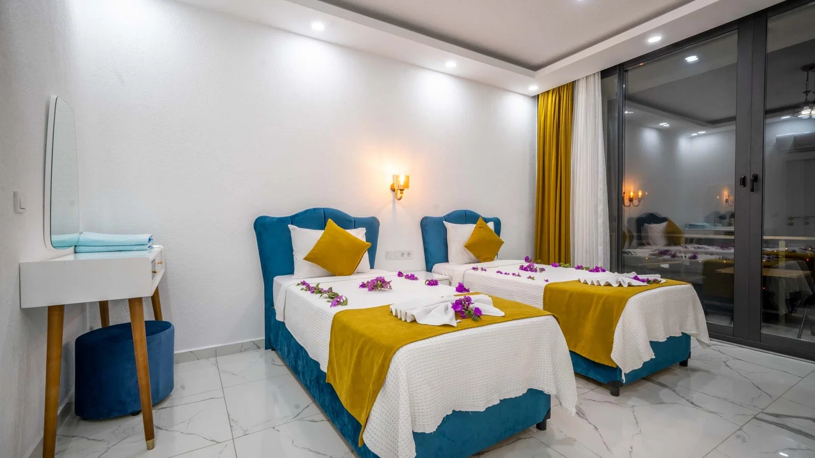Kalkan’da Balayı Çiftlerine Uygun, Isıtmalı Havuzlu, 2 Yatak Odalı, Kiralık Villa