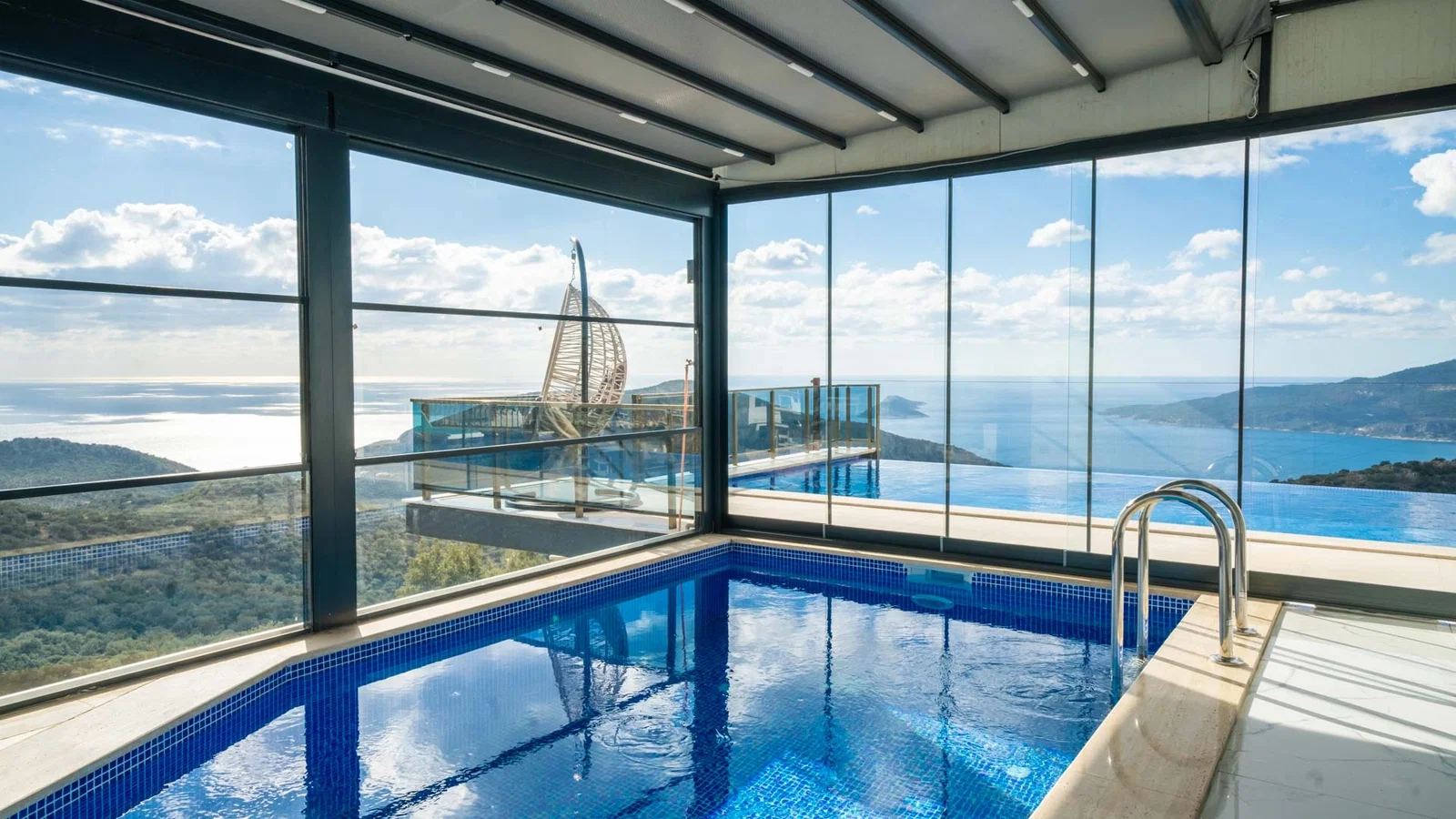 Kalkan’da Balayı Çiftlerine Uygun, Isıtmalı Havuzlu, 2 Yatak Odalı, Kiralık Villa