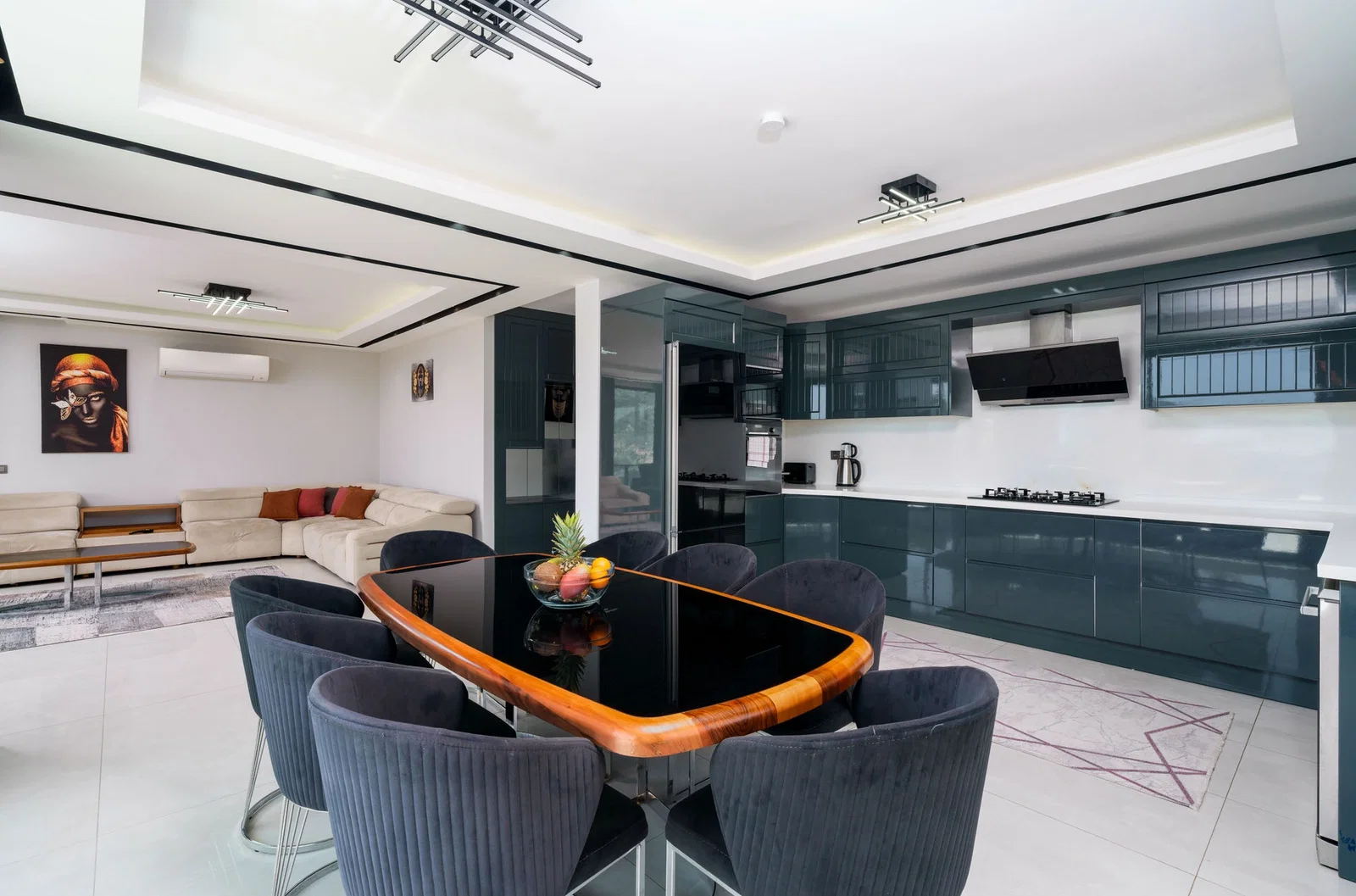 Kalkan’da Merkeze Yakın, Isıtmalı Havuzlu, 4 Yatak Odalı, Lüks Villa