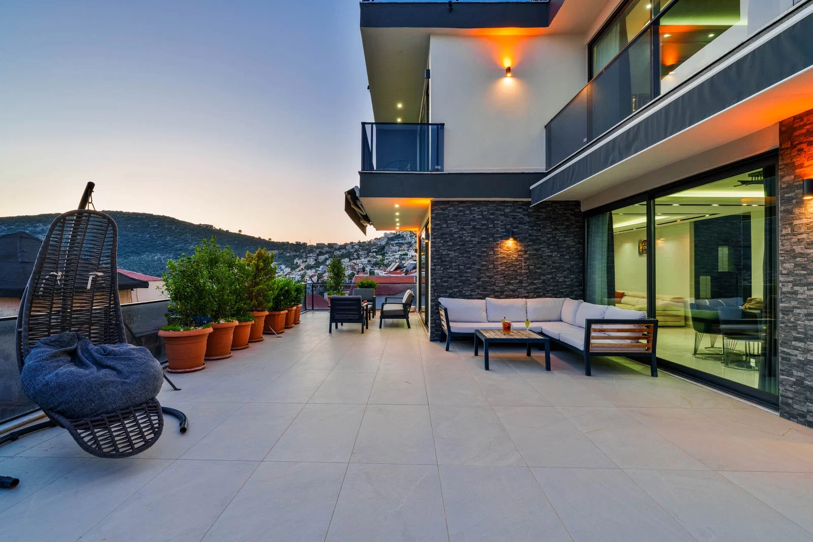 Kalkan’da Merkeze Yakın, Isıtmalı Havuzlu, 4 Yatak Odalı, Lüks Villa