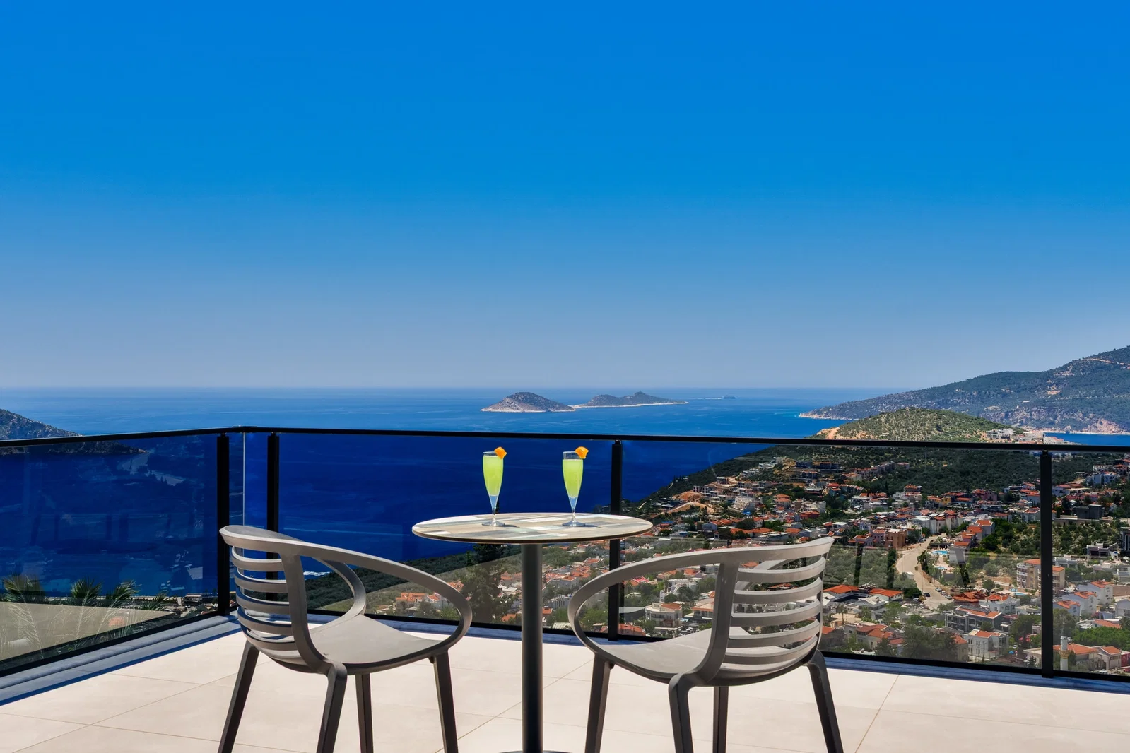 Kalkan’da Merkeze Yakın, Isıtmalı Havuzlu, 4 Yatak Odalı, Lüks Villa