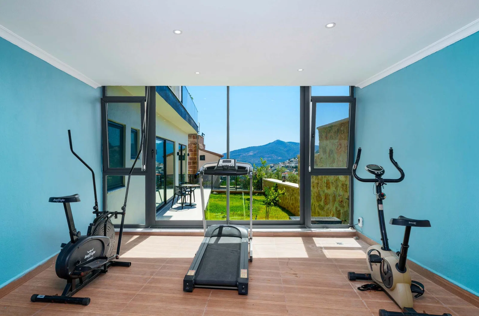 Kalkan’da Merkeze Yakın, Isıtmalı Havuzlu, 4 Yatak Odalı, Lüks Villa