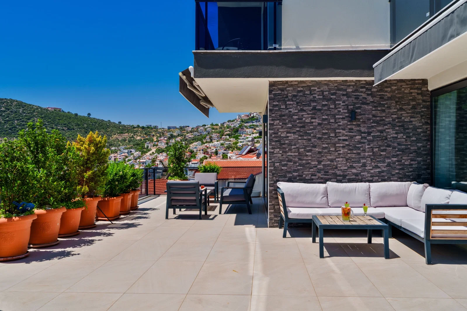 Kalkan’da Merkeze Yakın, Isıtmalı Havuzlu, 4 Yatak Odalı, Lüks Villa