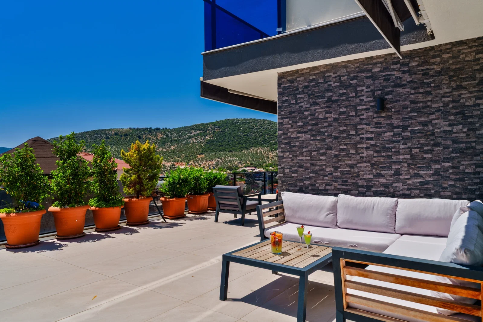 Kalkan’da Merkeze Yakın, Isıtmalı Havuzlu, 4 Yatak Odalı, Lüks Villa