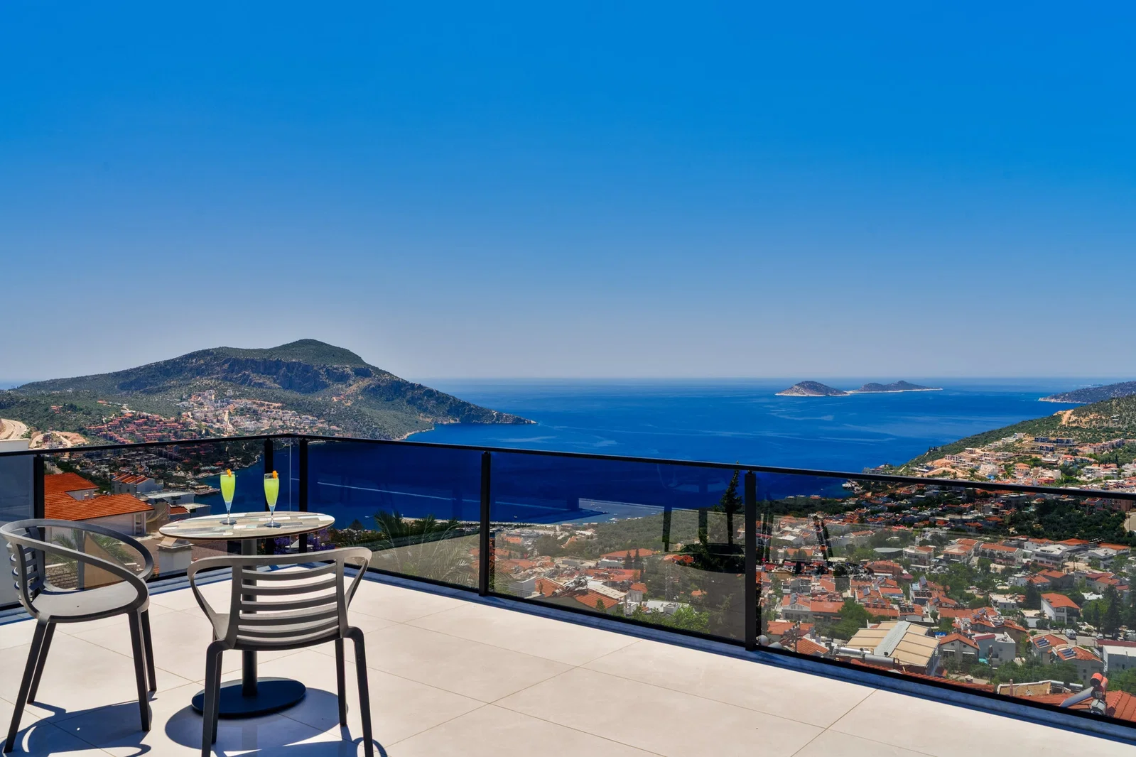Kalkan’da Merkeze Yakın, Isıtmalı Havuzlu, 4 Yatak Odalı, Lüks Villa