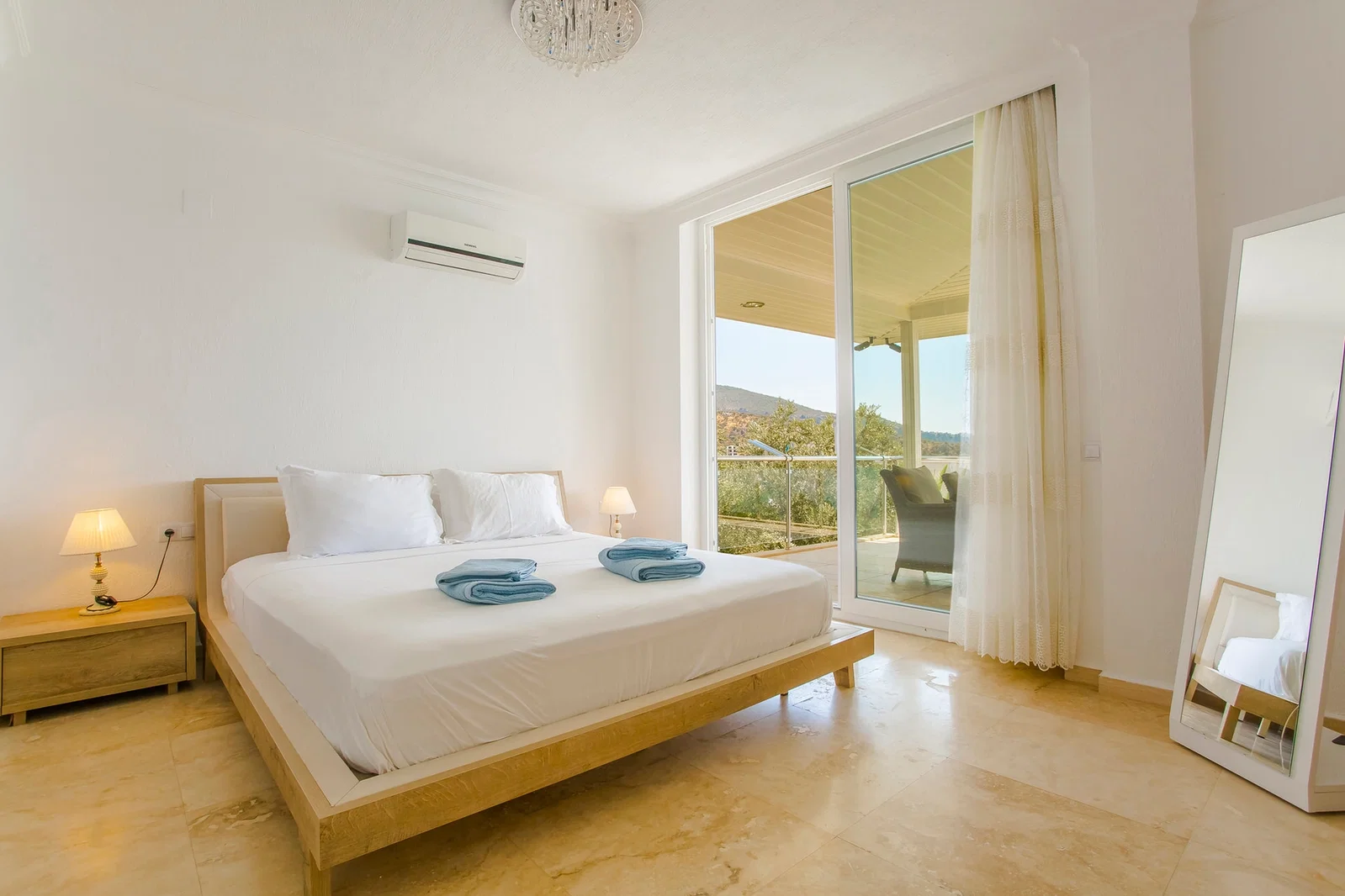 Kalkan’da Deniz Manzaralı, Isıtmalı Havuzlu, 5 Yatak Odalı, Lüks Villa