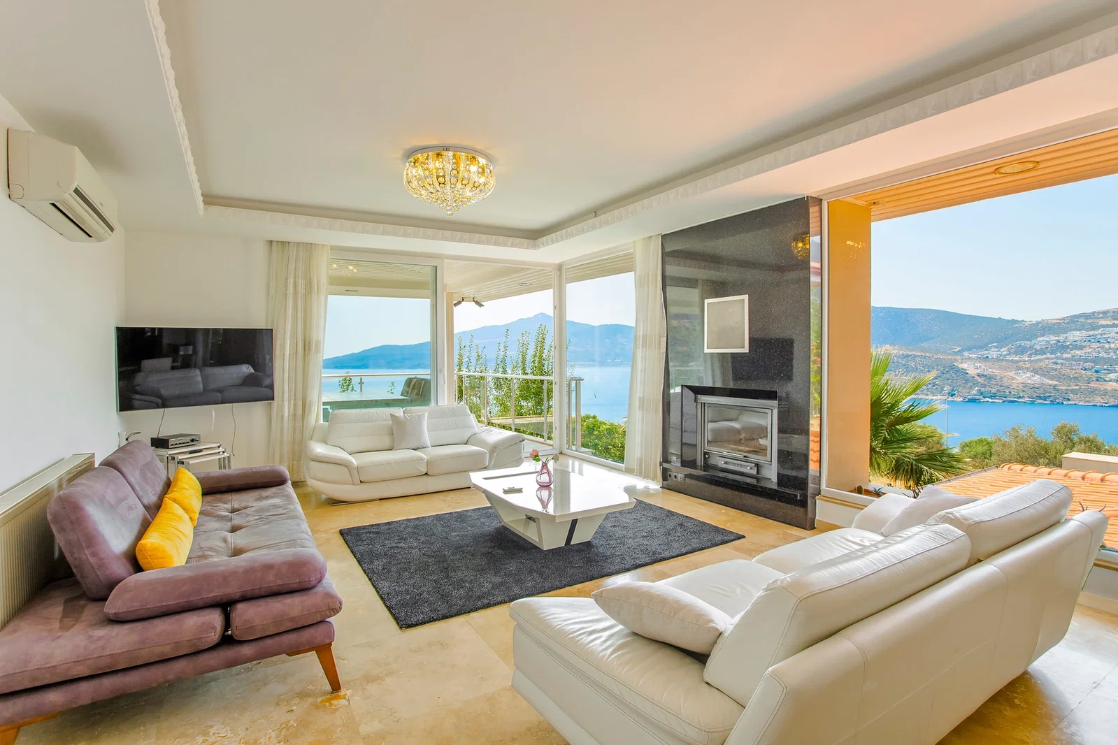 Kalkan’da Deniz Manzaralı, Isıtmalı Havuzlu, 5 Yatak Odalı, Lüks Villa