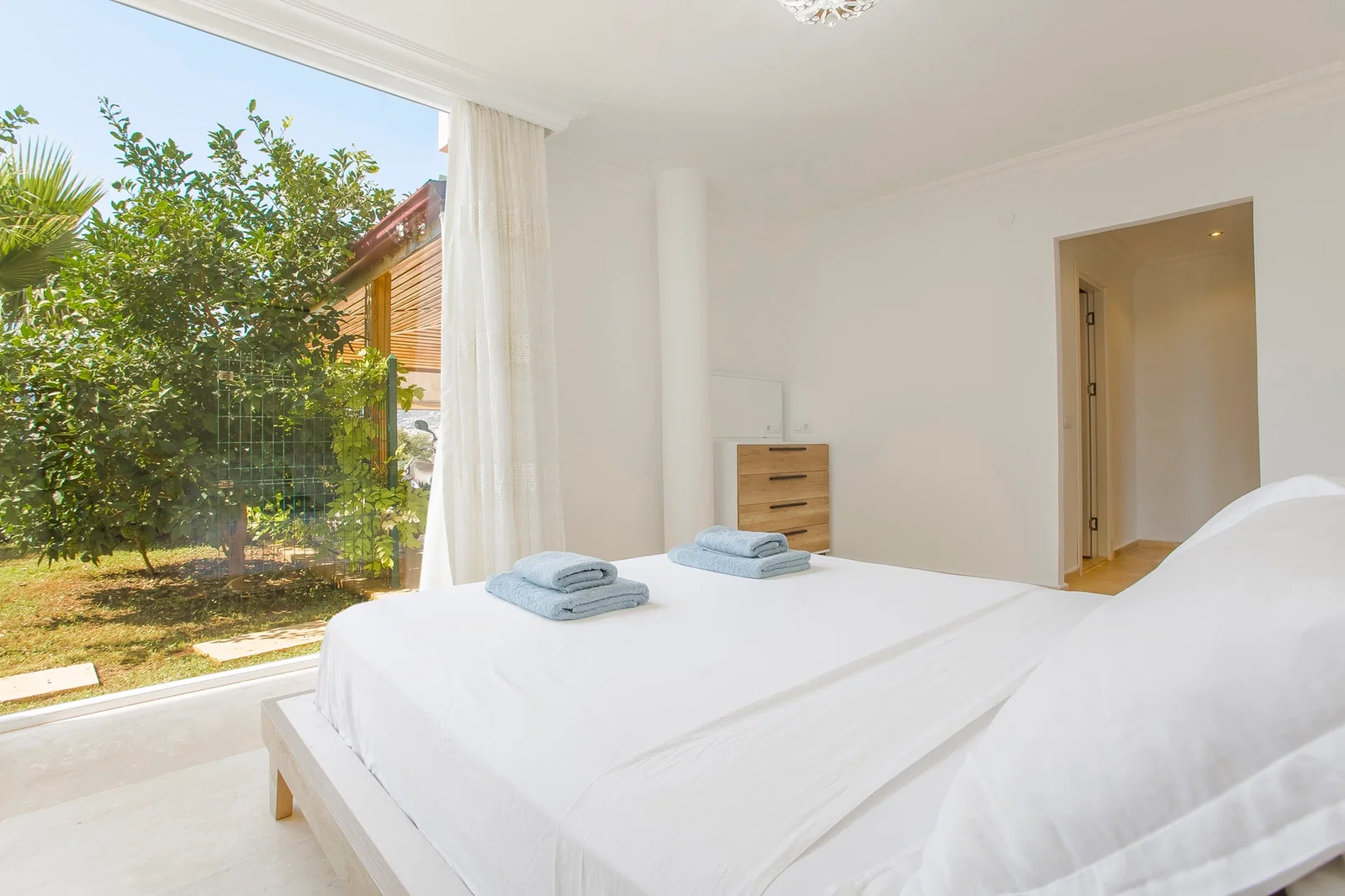 Kalkan’da Deniz Manzaralı, Isıtmalı Havuzlu, 5 Yatak Odalı, Lüks Villa