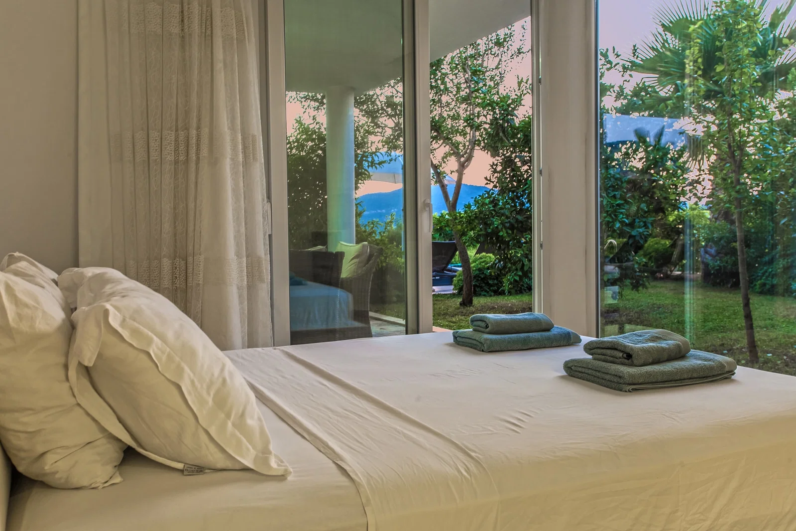 Kalkan’da Deniz Manzaralı, Isıtmalı Havuzlu, 5 Yatak Odalı, Lüks Villa