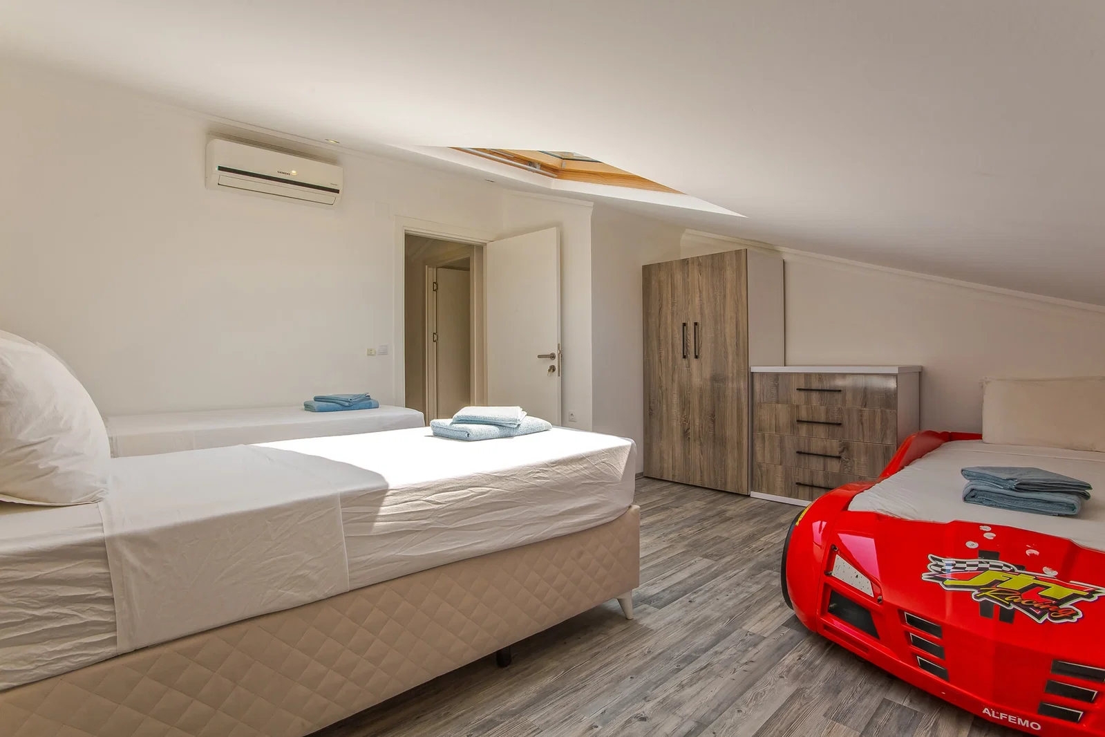 Kalkan’da Deniz Manzaralı, Isıtmalı Havuzlu, 5 Yatak Odalı, Lüks Villa