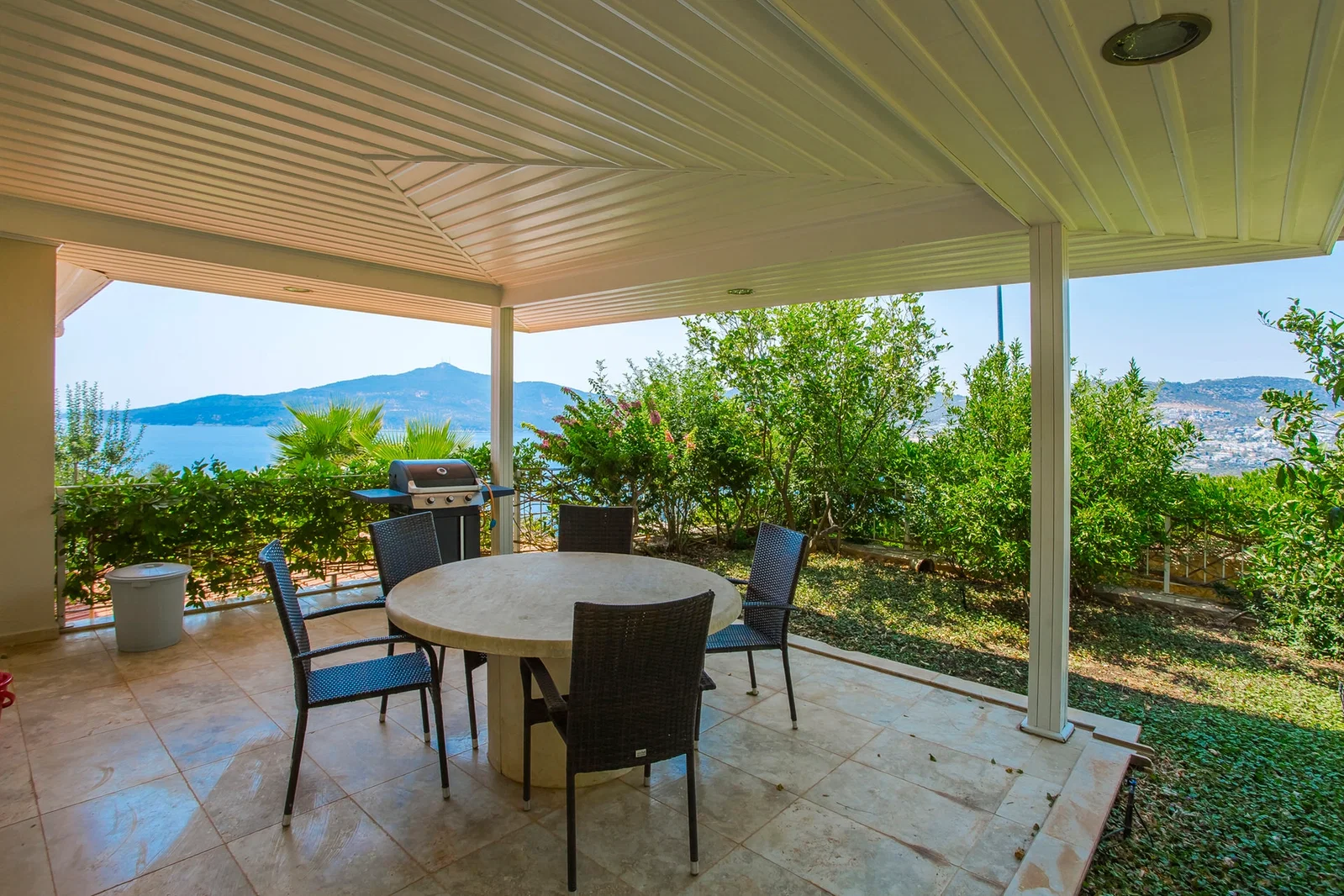 Kalkan’da Deniz Manzaralı, Isıtmalı Havuzlu, 5 Yatak Odalı, Lüks Villa