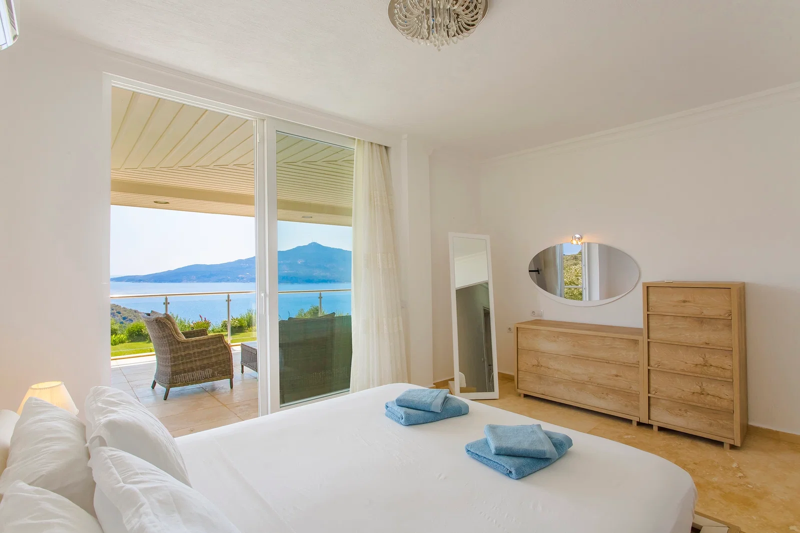 Kalkan’da Deniz Manzaralı, Isıtmalı Havuzlu, 5 Yatak Odalı, Lüks Villa