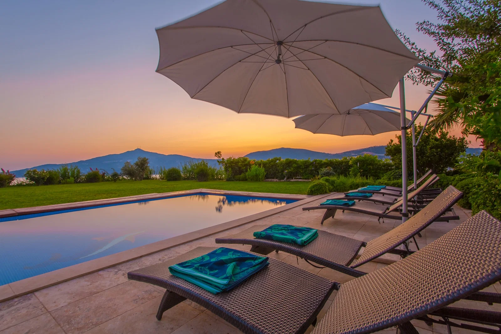 Kalkan’da Deniz Manzaralı, Isıtmalı Havuzlu, 5 Yatak Odalı, Lüks Villa