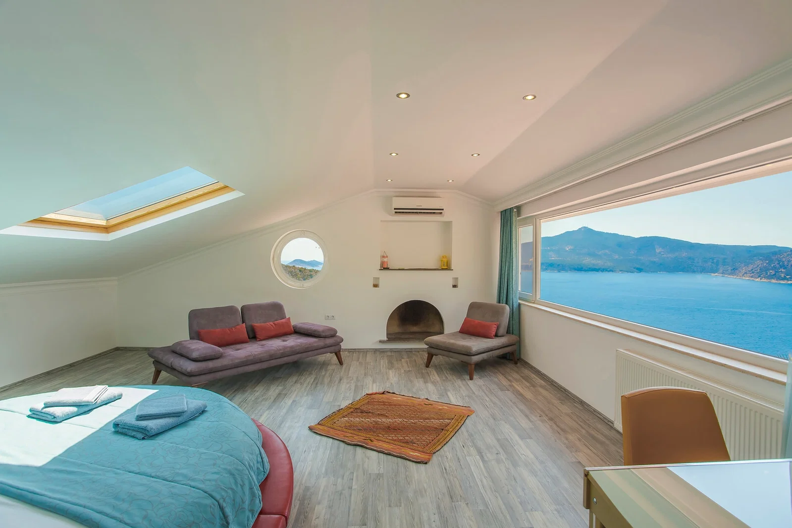 Kalkan’da Deniz Manzaralı, Isıtmalı Havuzlu, 5 Yatak Odalı, Lüks Villa