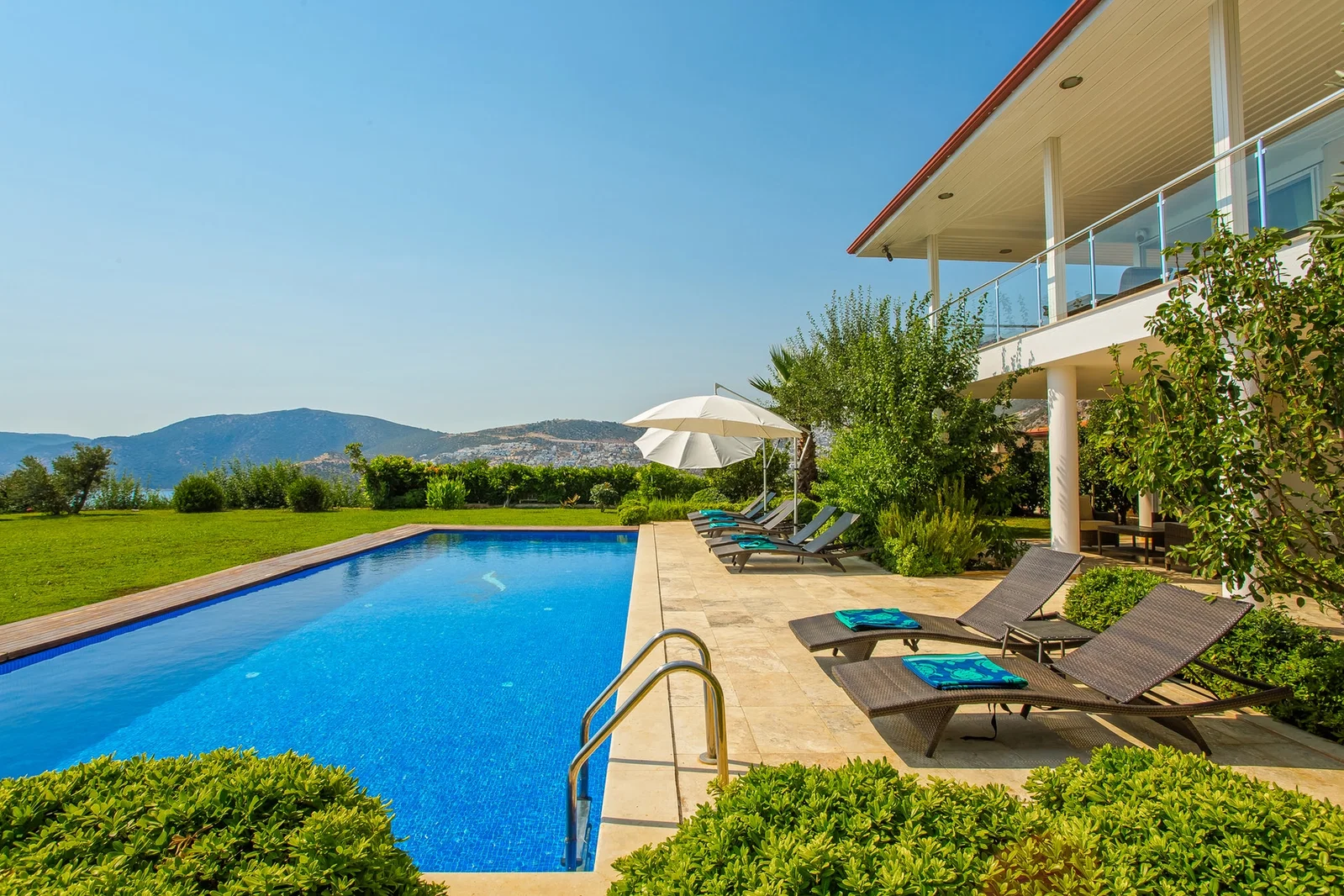 Kalkan’da Deniz Manzaralı, Isıtmalı Havuzlu, 5 Yatak Odalı, Lüks Villa