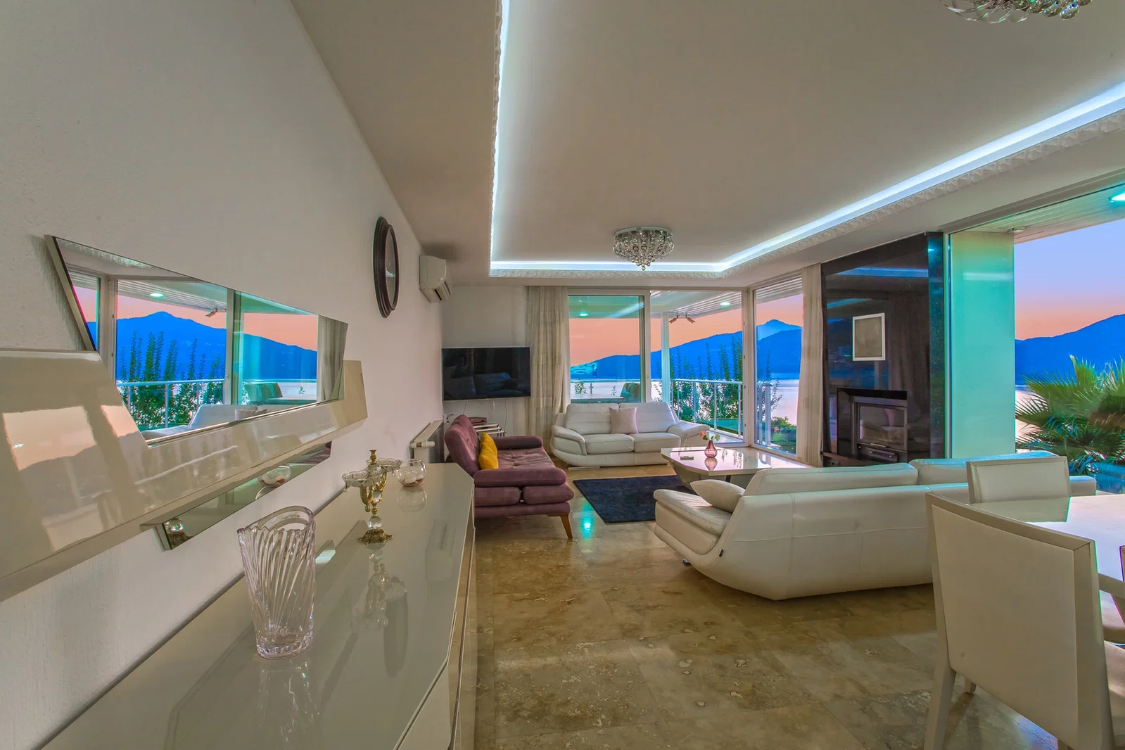Kalkan’da Deniz Manzaralı, Isıtmalı Havuzlu, 5 Yatak Odalı, Lüks Villa