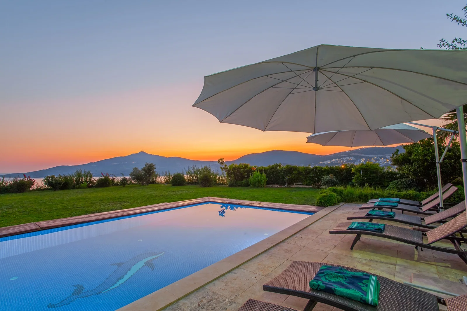 Kalkan’da Deniz Manzaralı, Isıtmalı Havuzlu, 5 Yatak Odalı, Lüks Villa