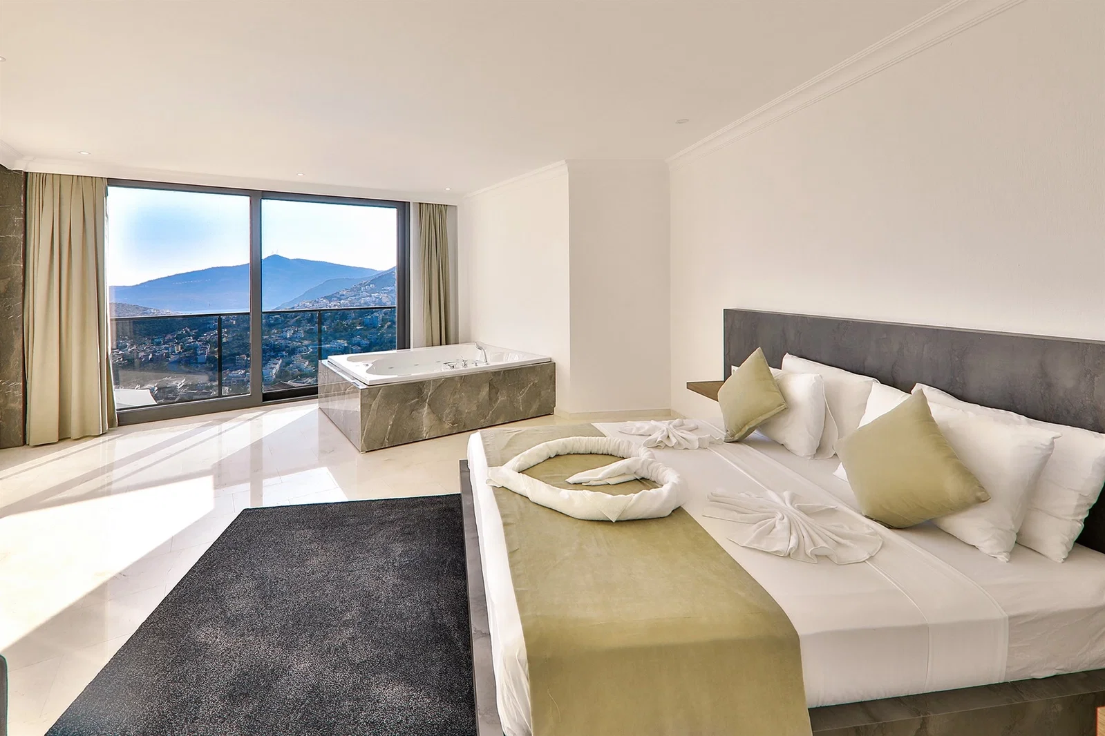 Kalkan’da Deniz Manzaralı, Özel Havuzlu, 7 Yatak Odalı, Lüks Villa